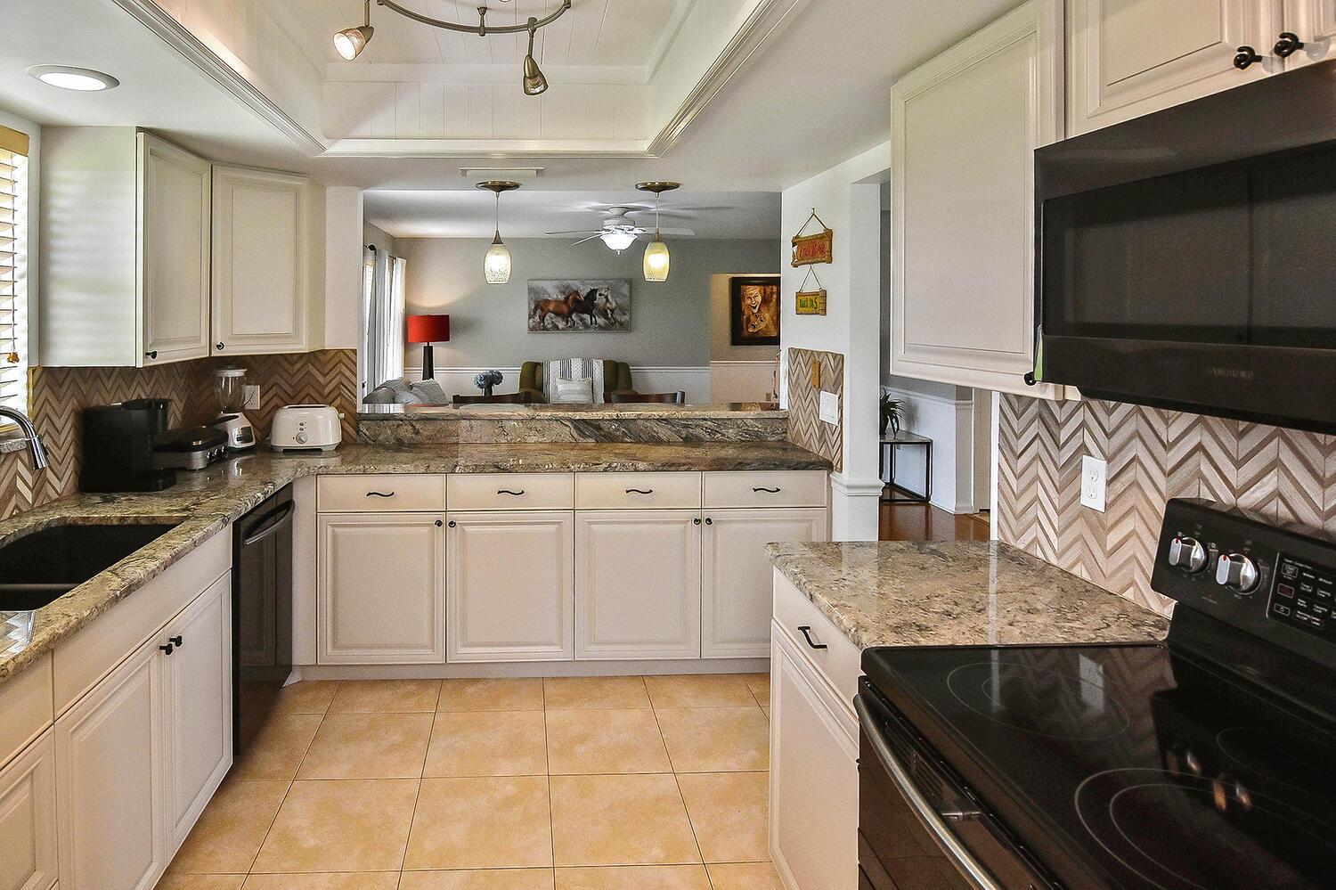 Two-Bedroom House - Photo 34