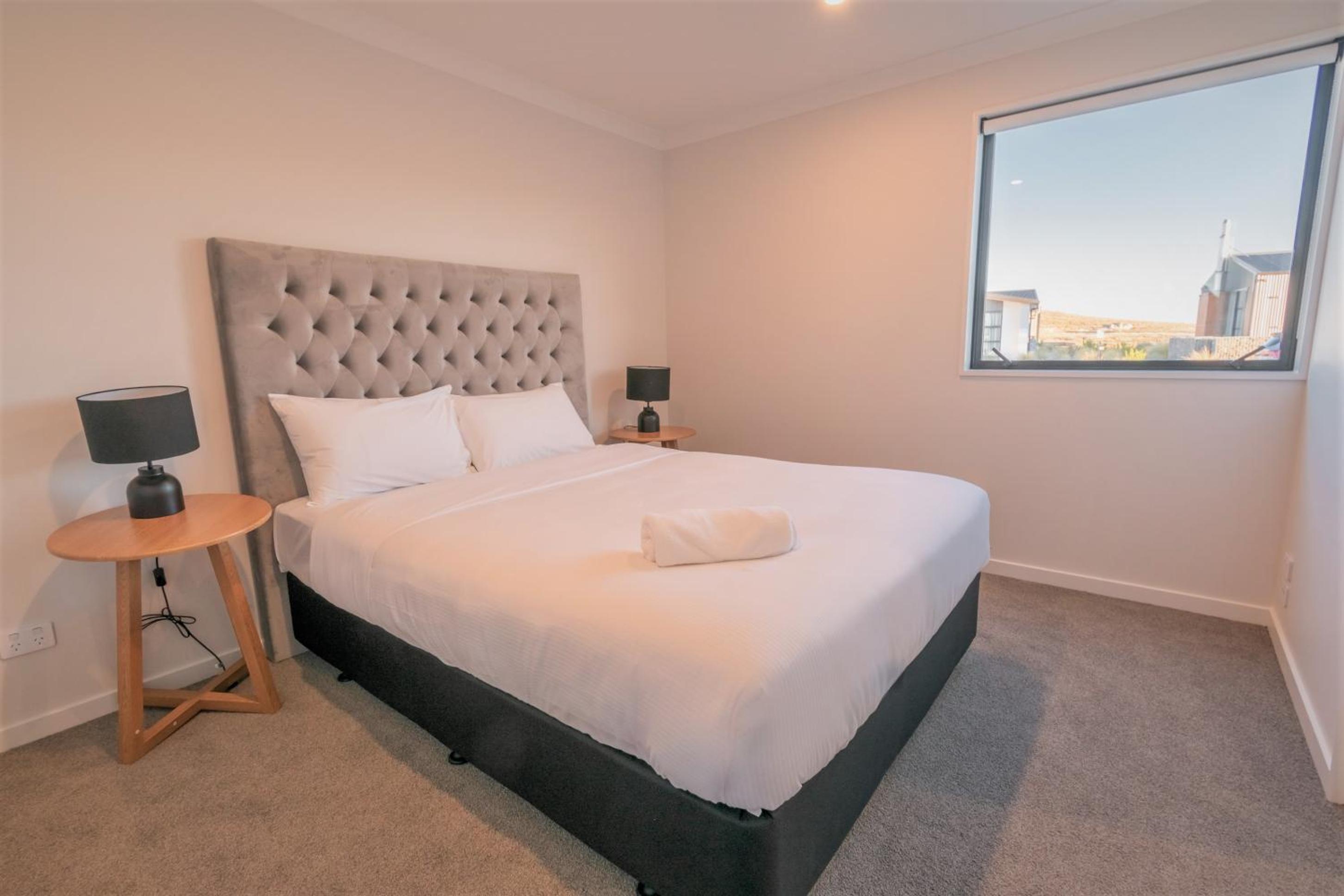 Five-Bedroom House photo 1