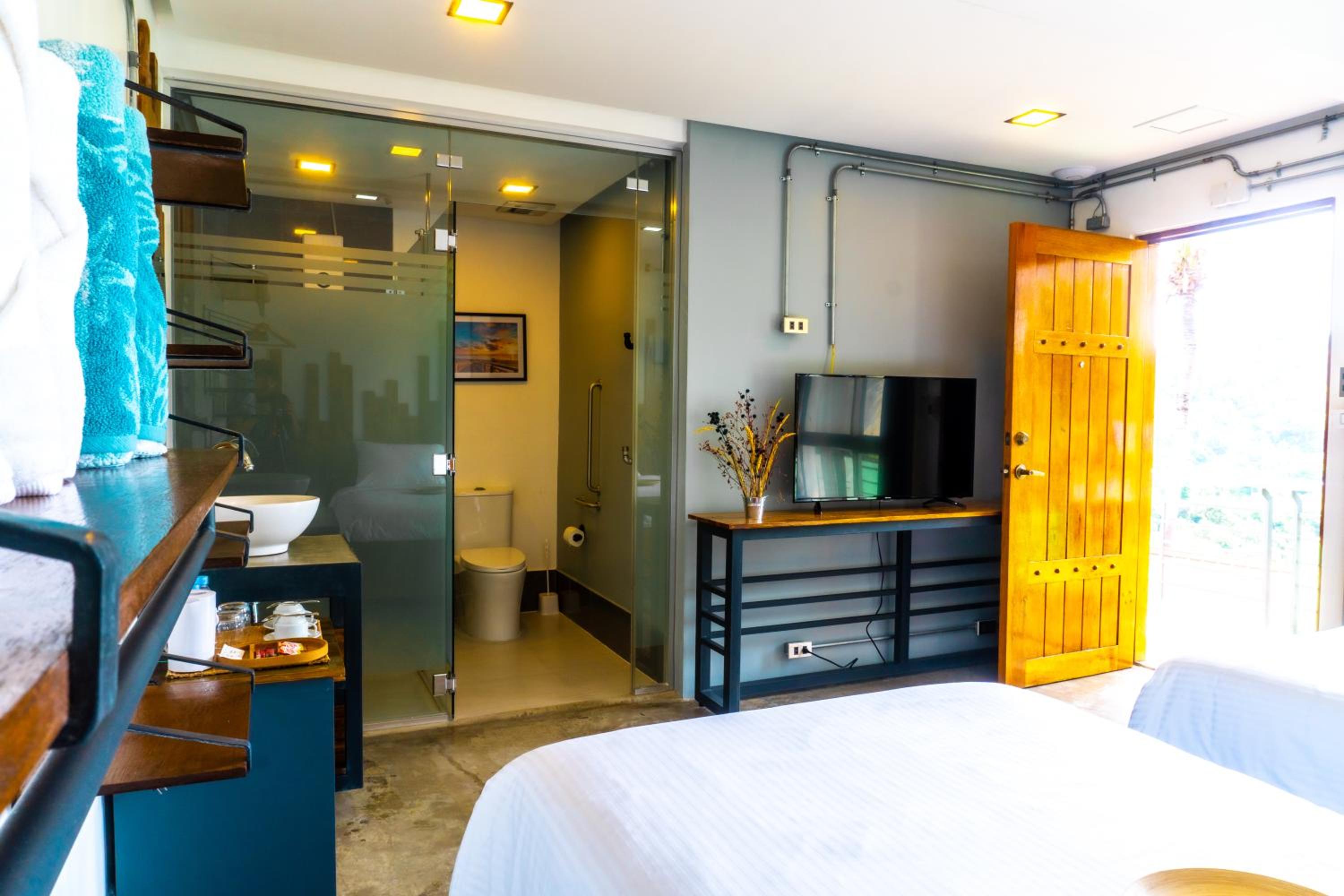 Deluxe Double or Twin Room with Pool Access - Photo 7