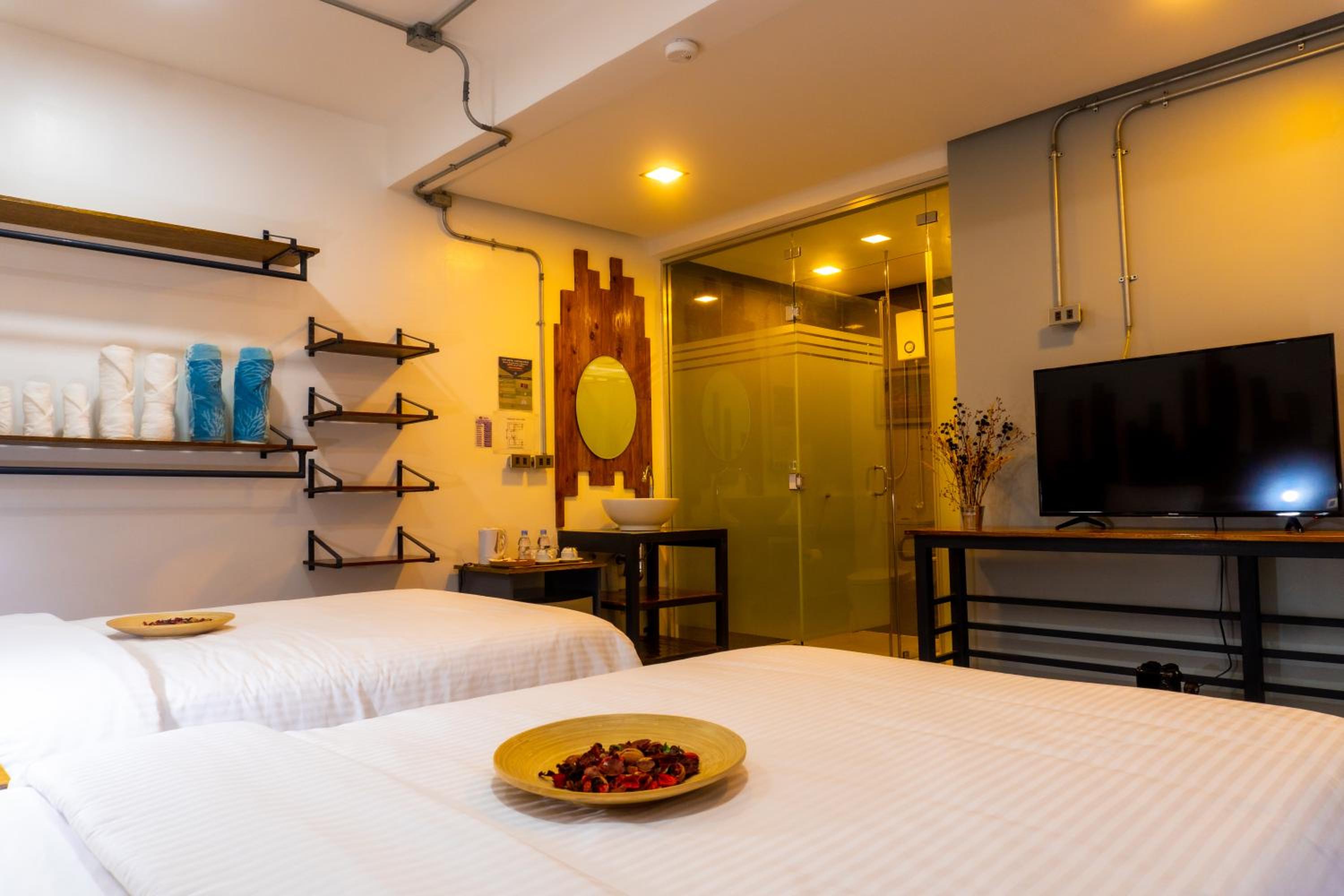 Deluxe Double or Twin Room with Pool Access - Photo 14