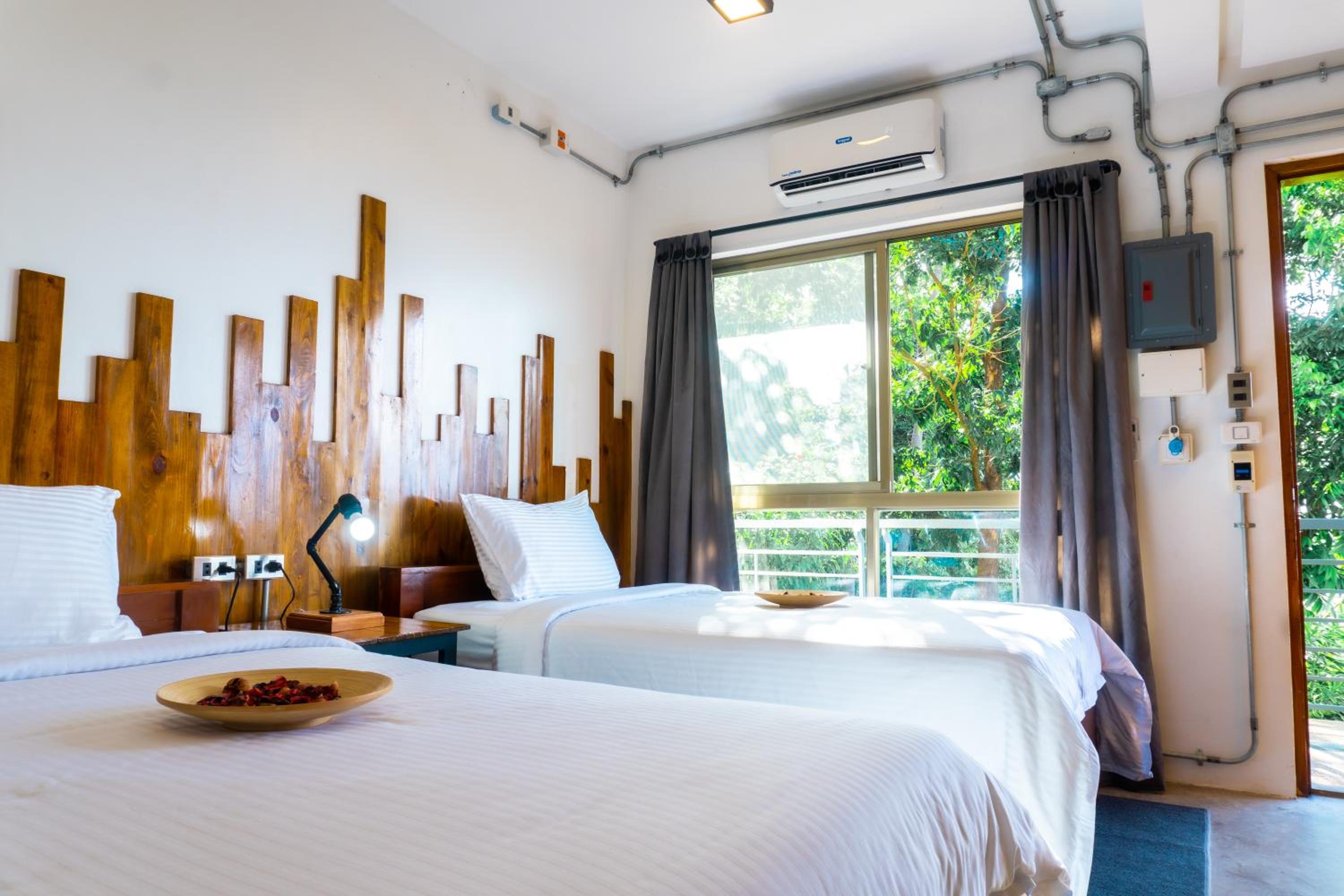 Deluxe Double or Twin Room with Pool Access - Photo 10