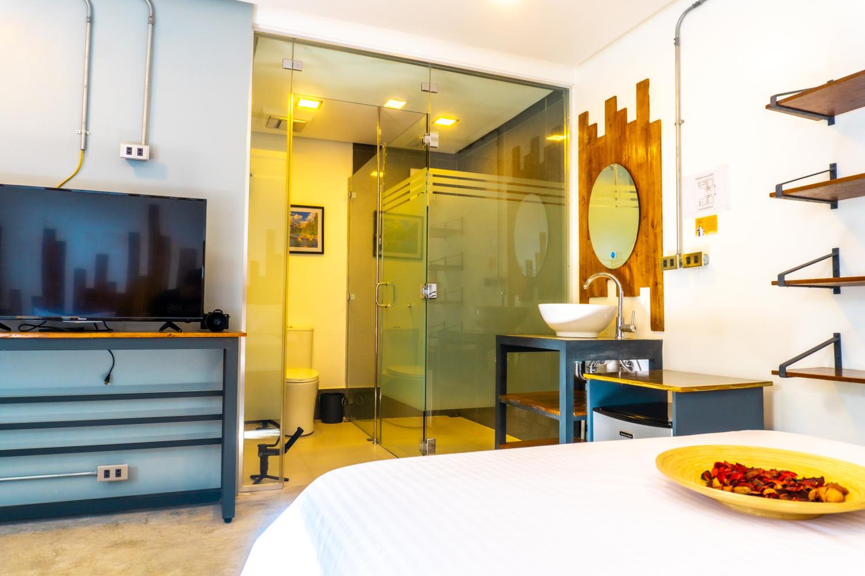 Deluxe Double or Twin Room with Pool Access - Photo 21