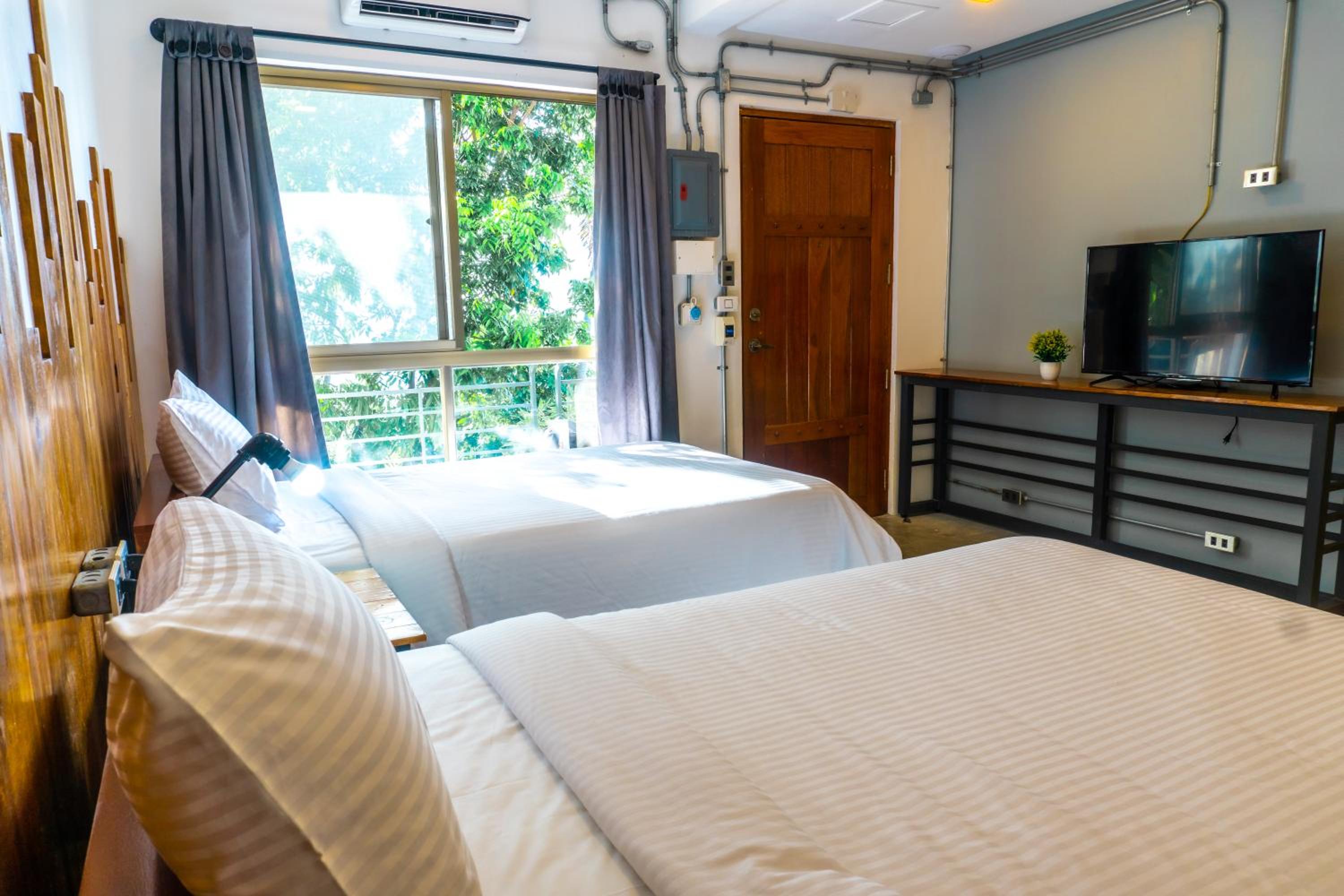 Deluxe Double or Twin Room with Pool Access - Photo 8