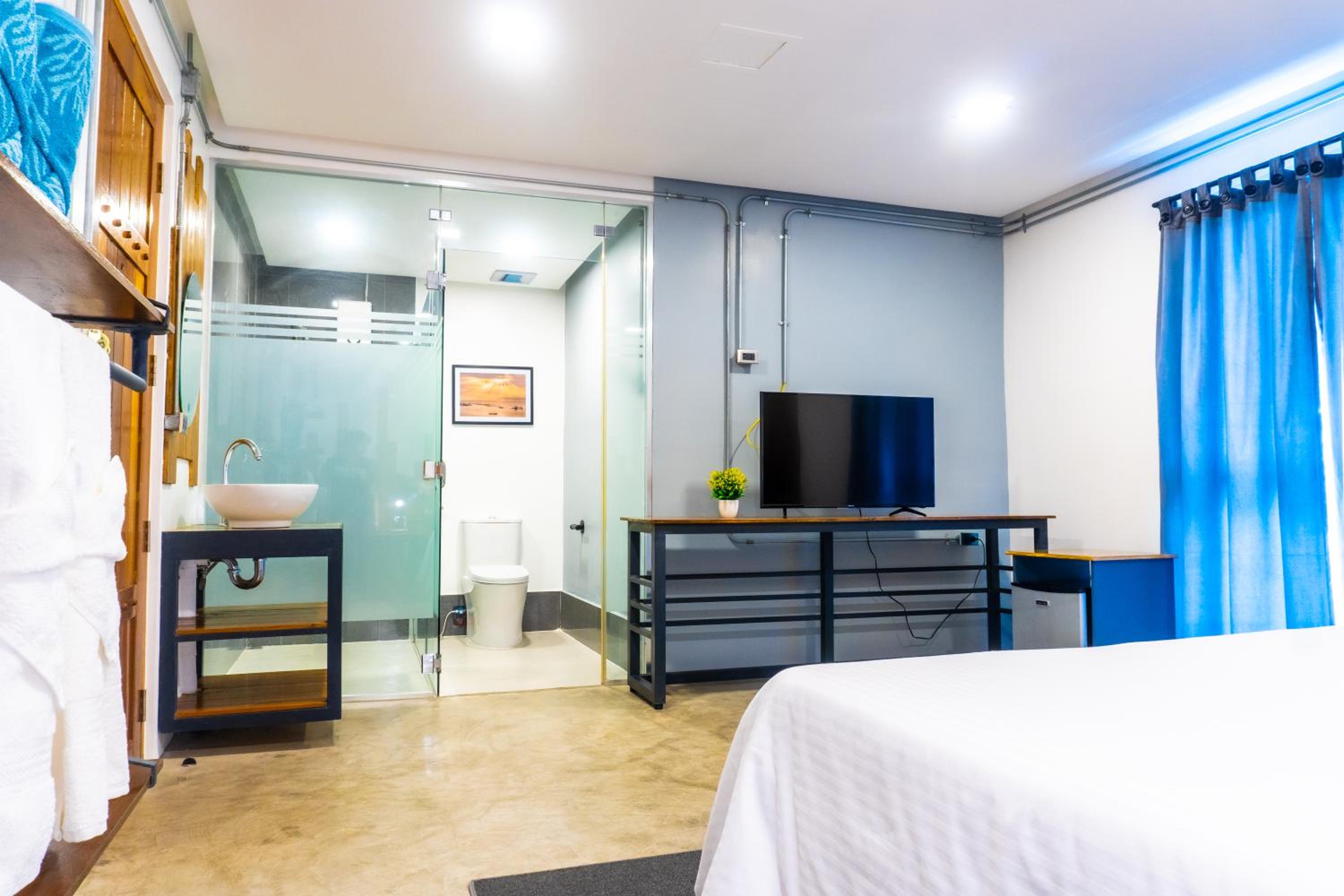 Suite with Balcony - Photo 33