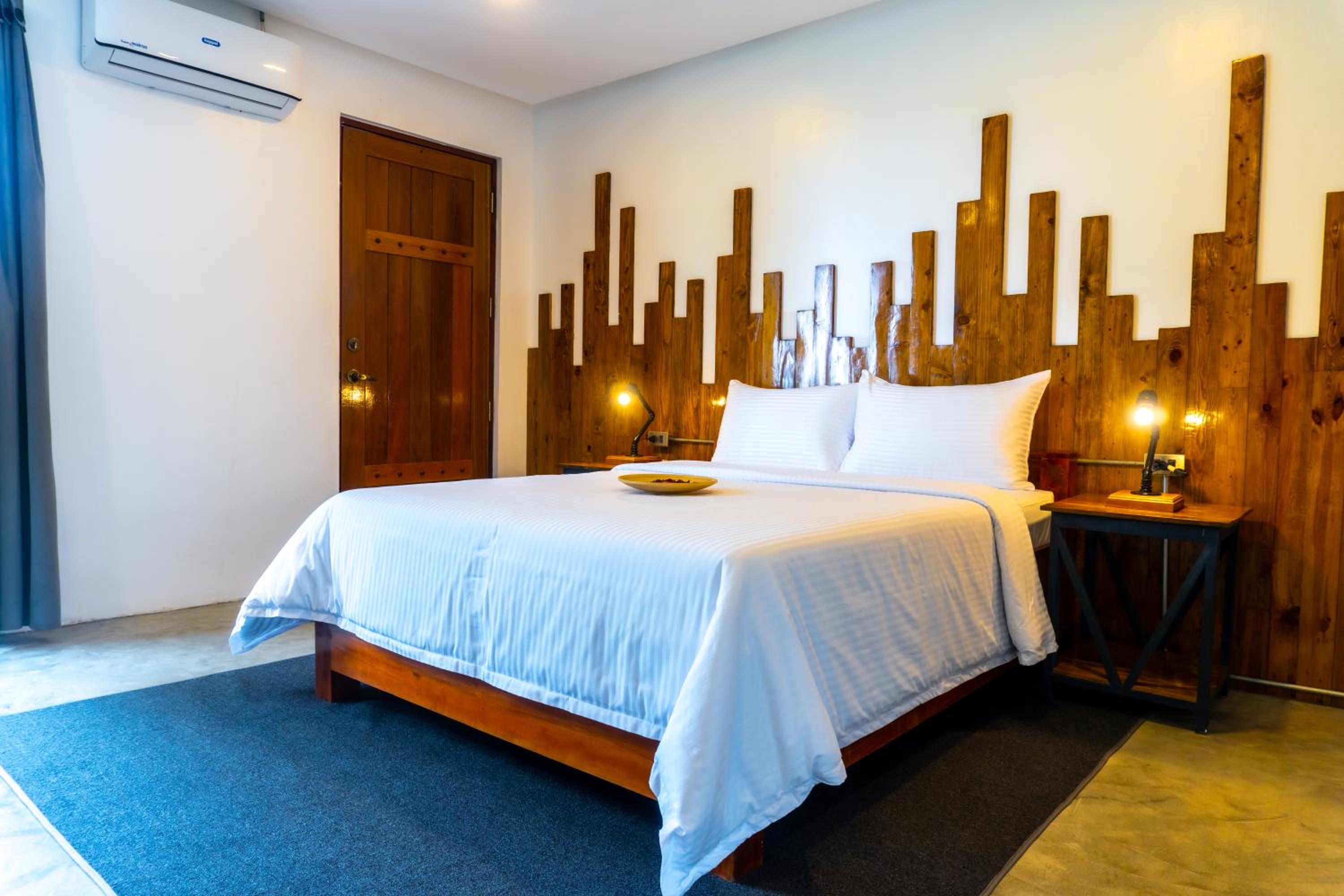 Suite with Balcony - Photo 27