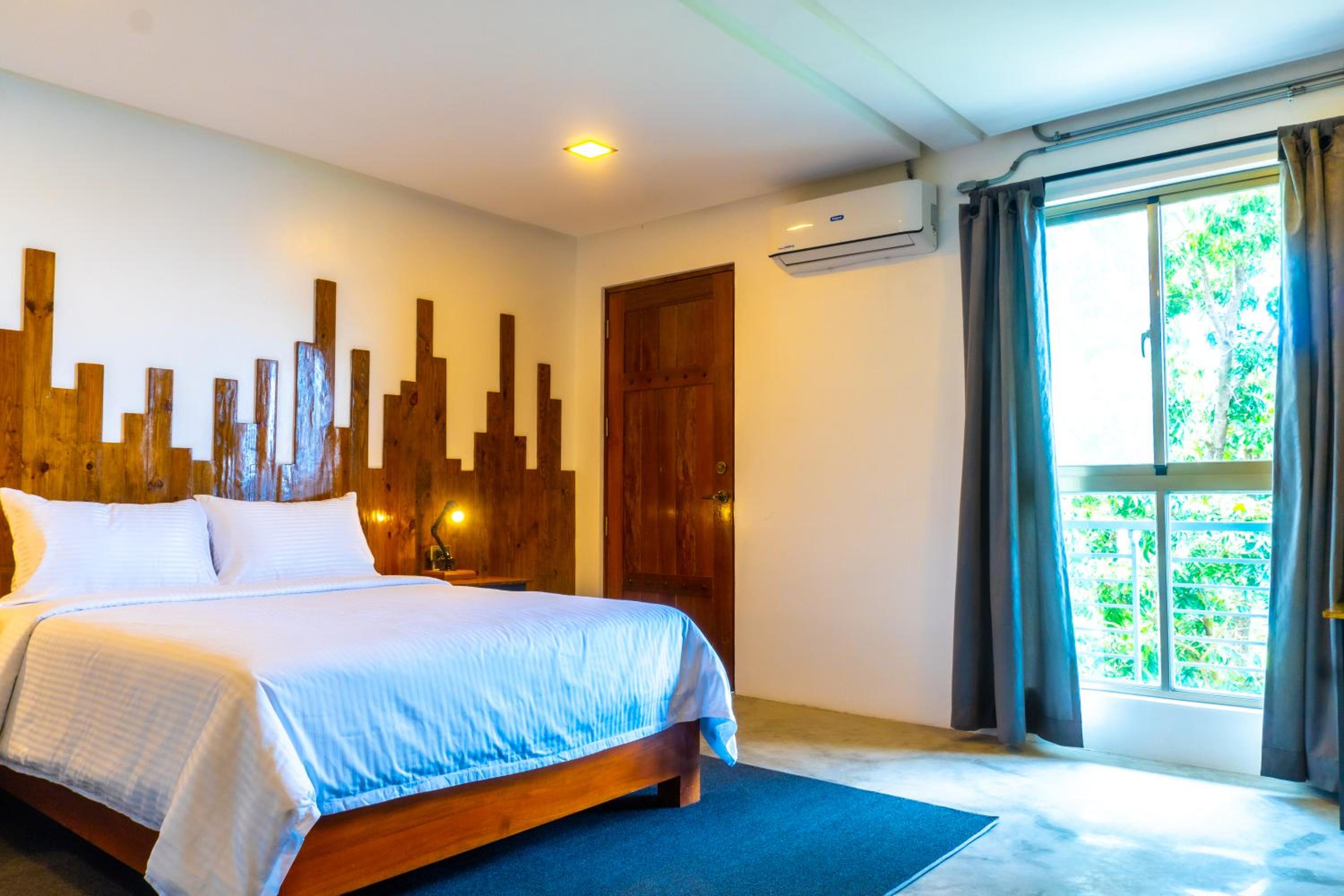 Suite with Balcony - Photo 23