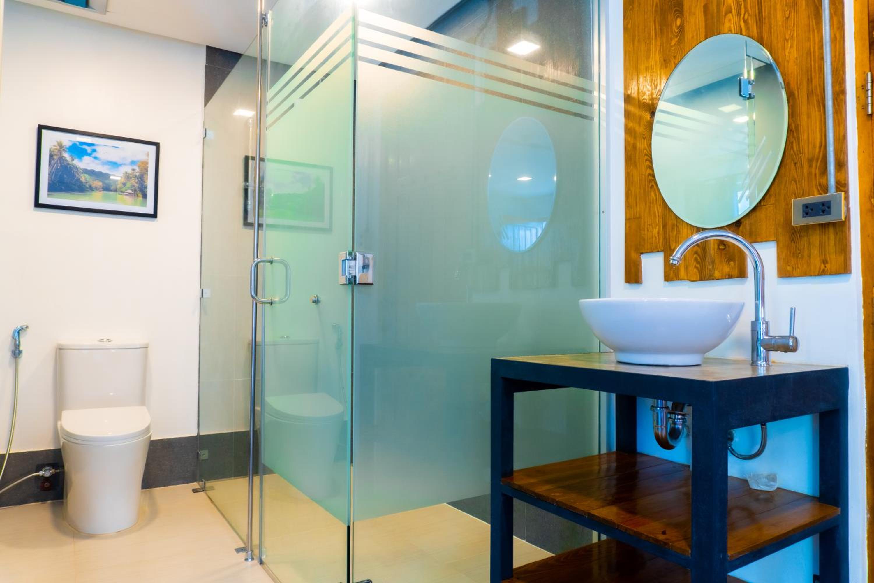 Suite with Balcony - Photo 25