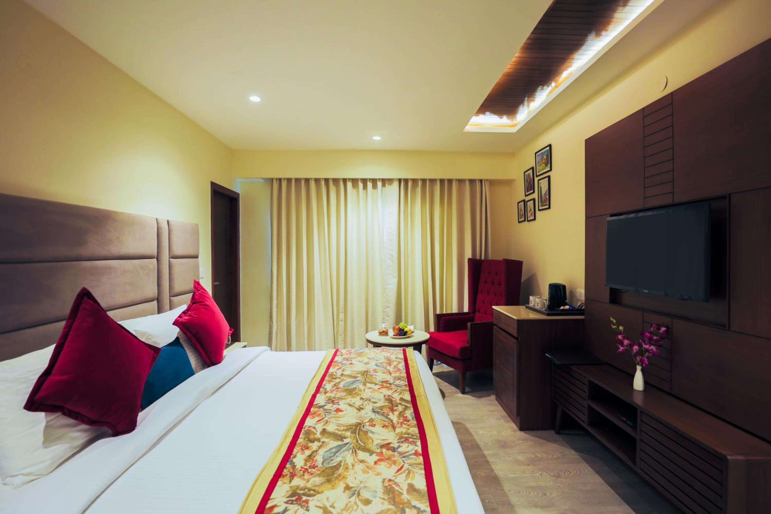 Deluxe Room - Enjoy 1+1 Happy Hours Timing - 11 am - 7 Pm photo 3