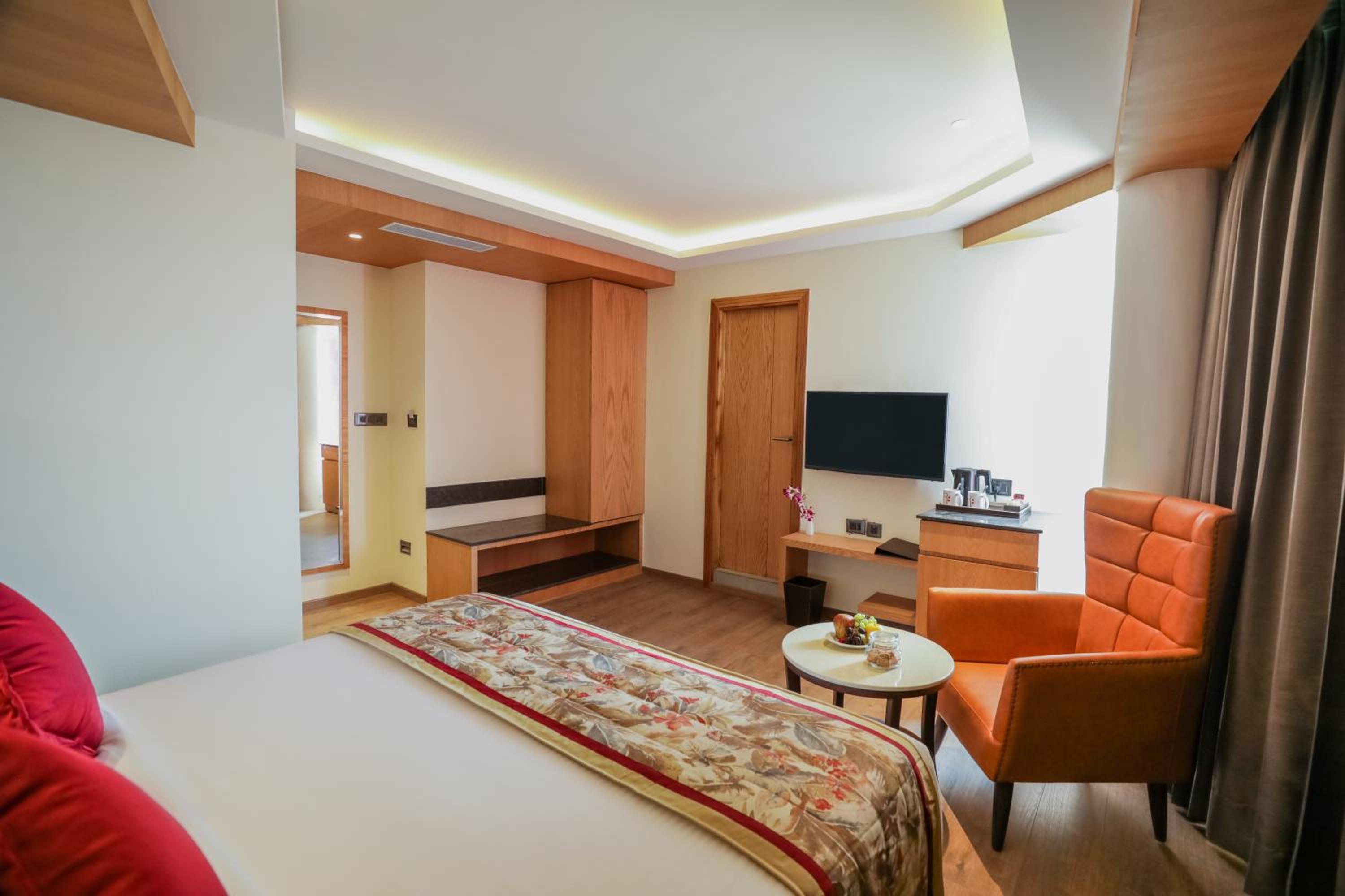 Club Room With Valley View - Enjoy 1+1 Happy Hours Timing - 11 am - 7 Pm