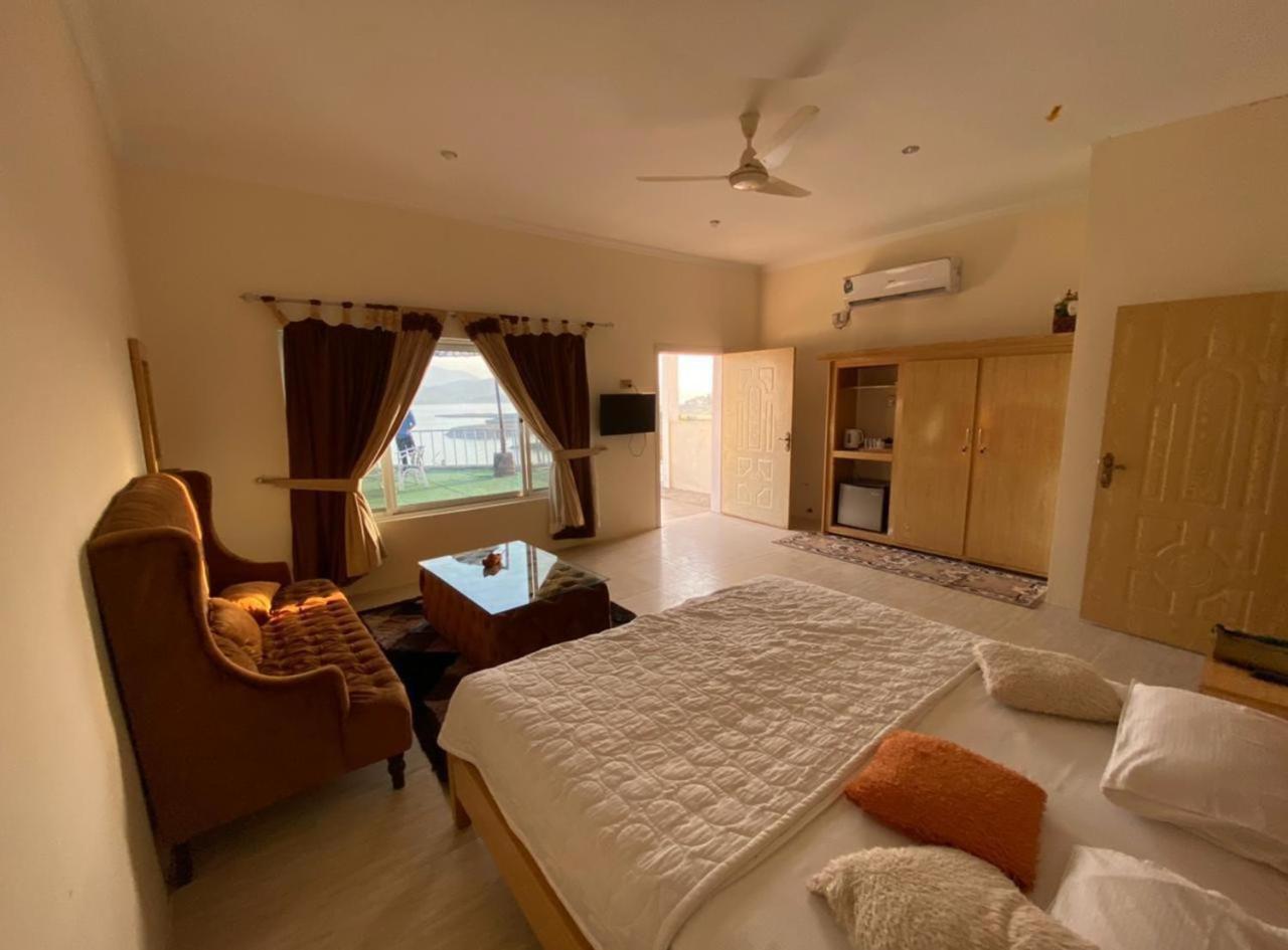 Deluxe Room (2 Adults + 1 Child) photo 1