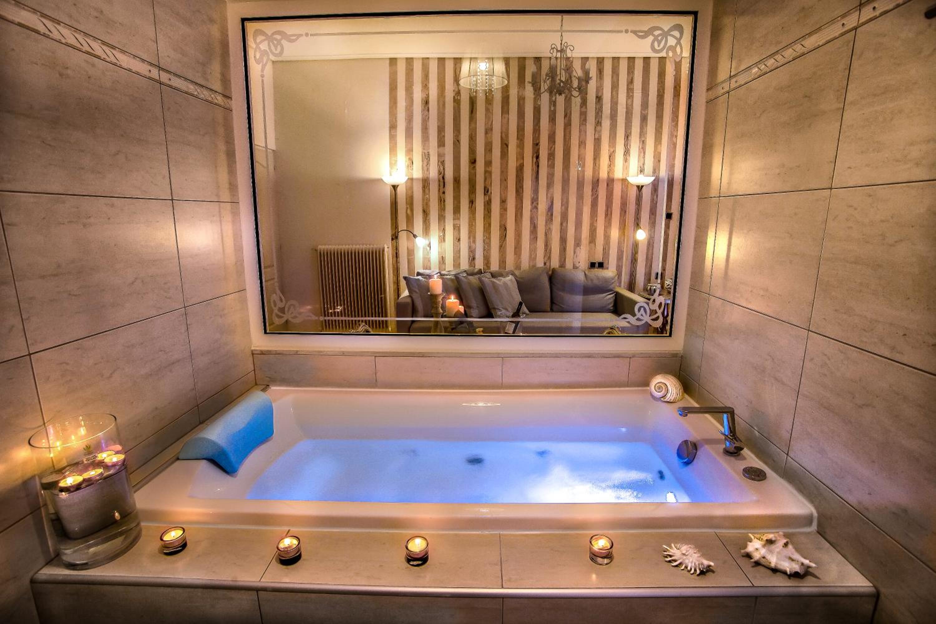 Horizon Sea View Suite with Jetted Tub photo 2