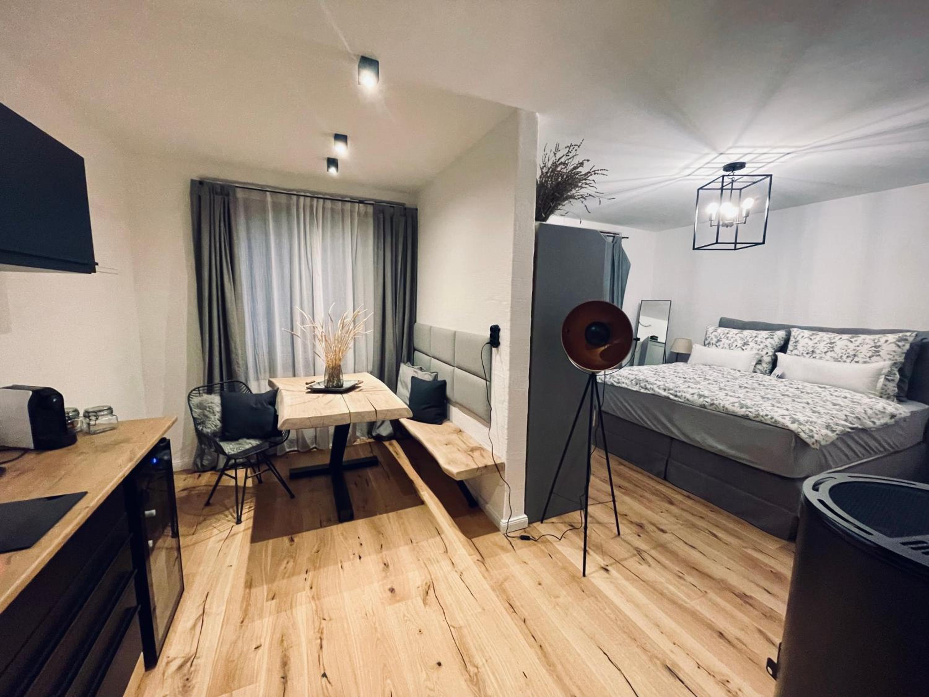 One-Bedroom Apartment photo 1