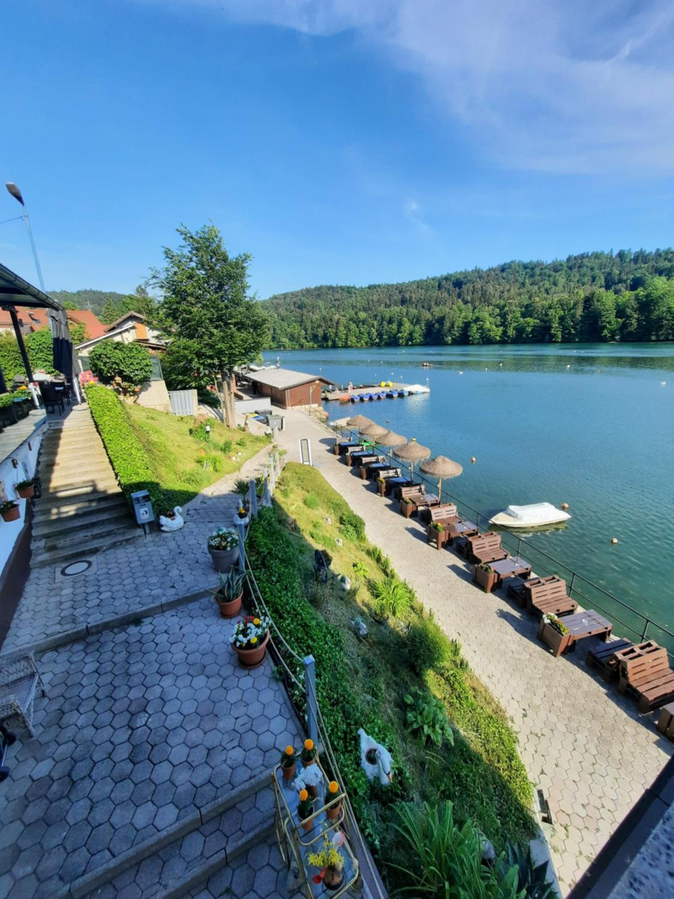 Double Room with Balcony and Lake View - Photo 14