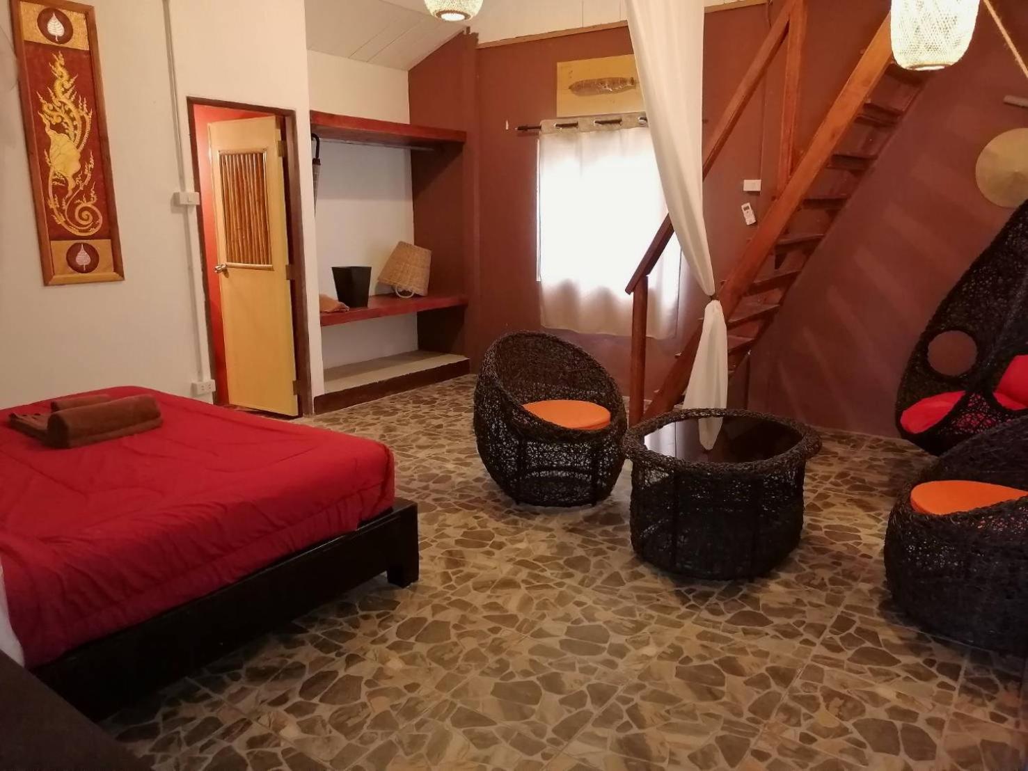 Deluxe Family Room - Photo 9