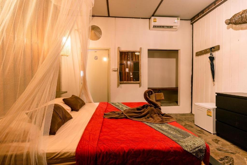Deluxe Double Room with Shower - Photo 3