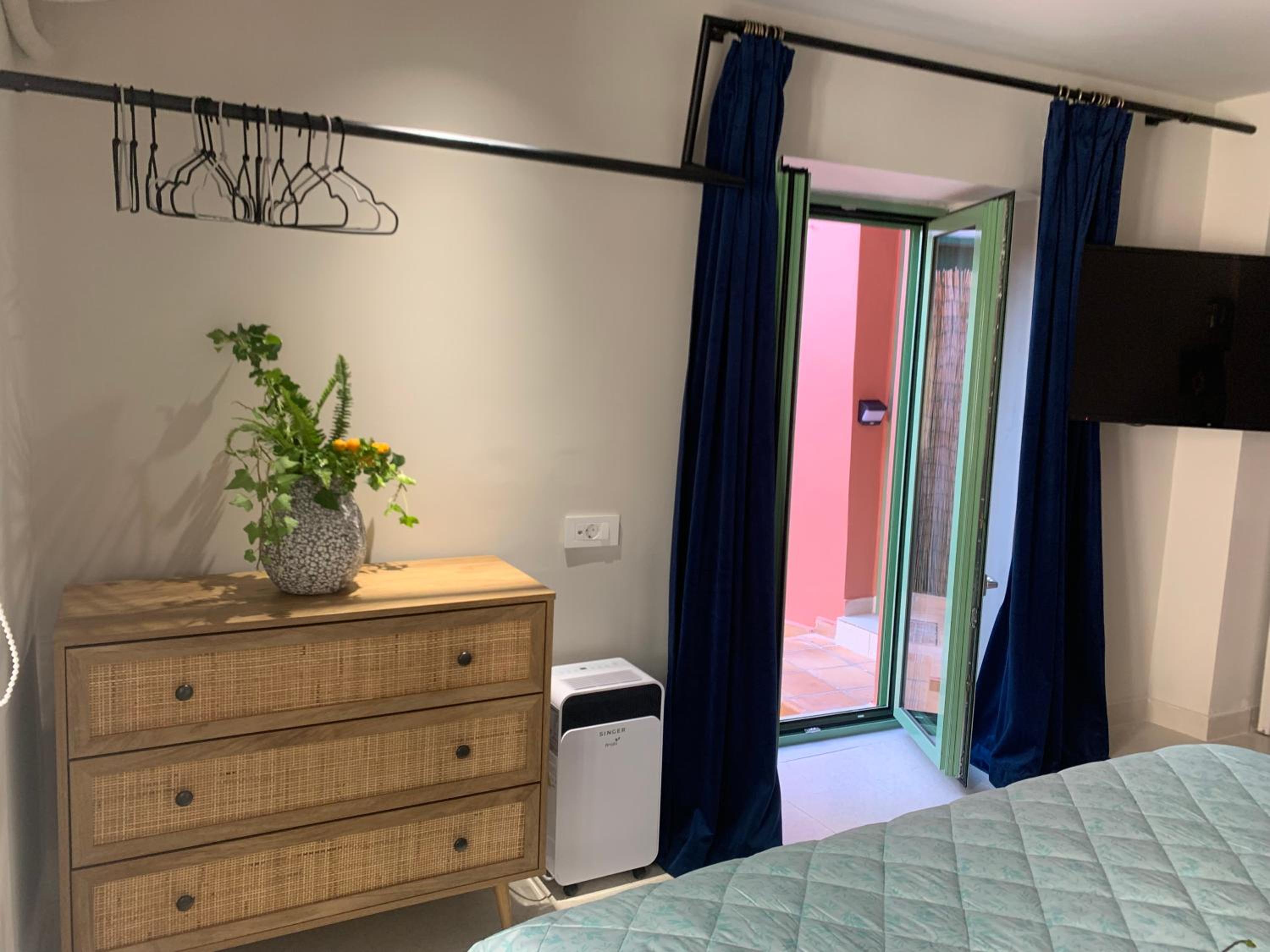 One-Bedroom House - Photo 36