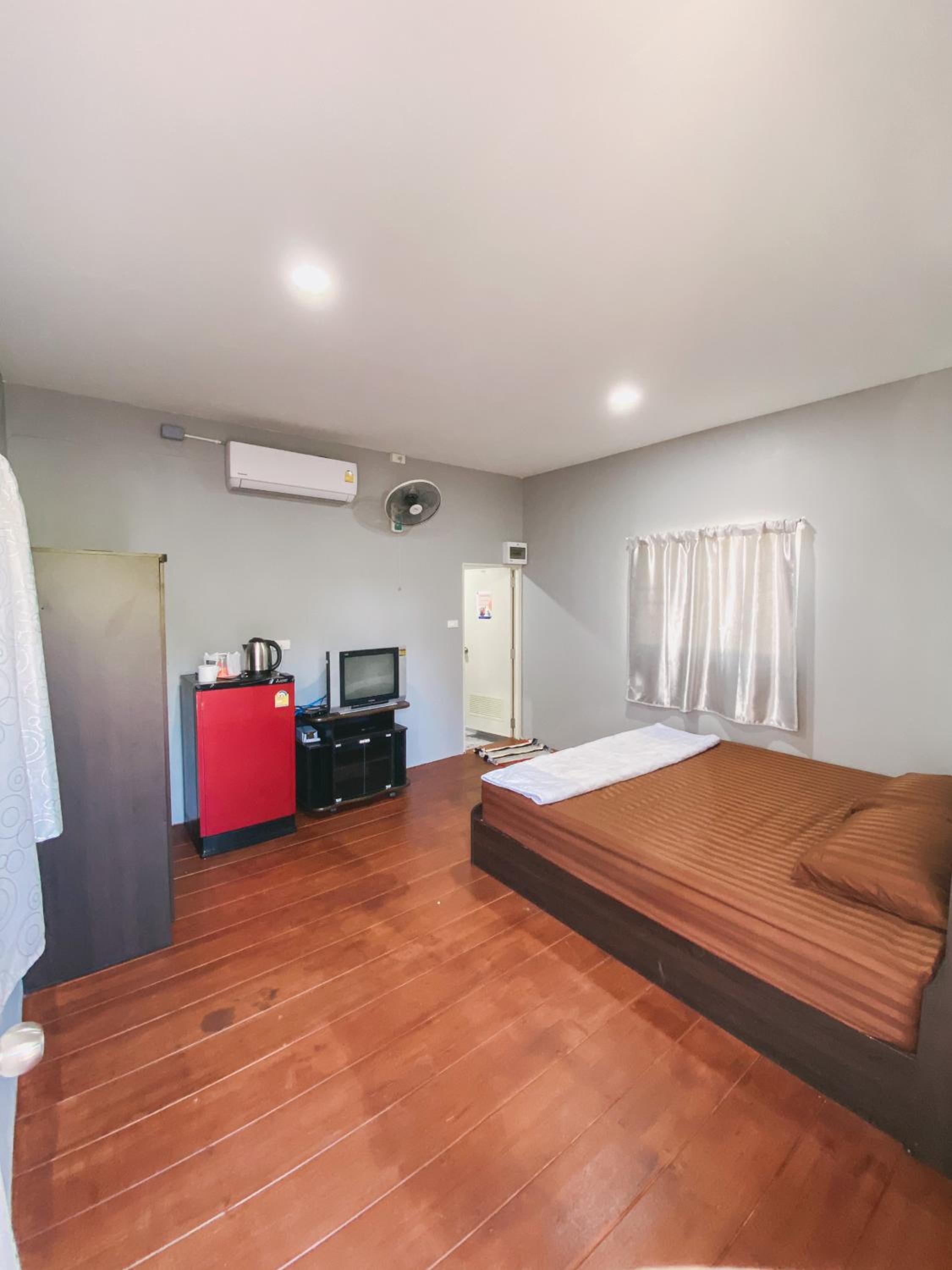 Standard King Room - Photo 2