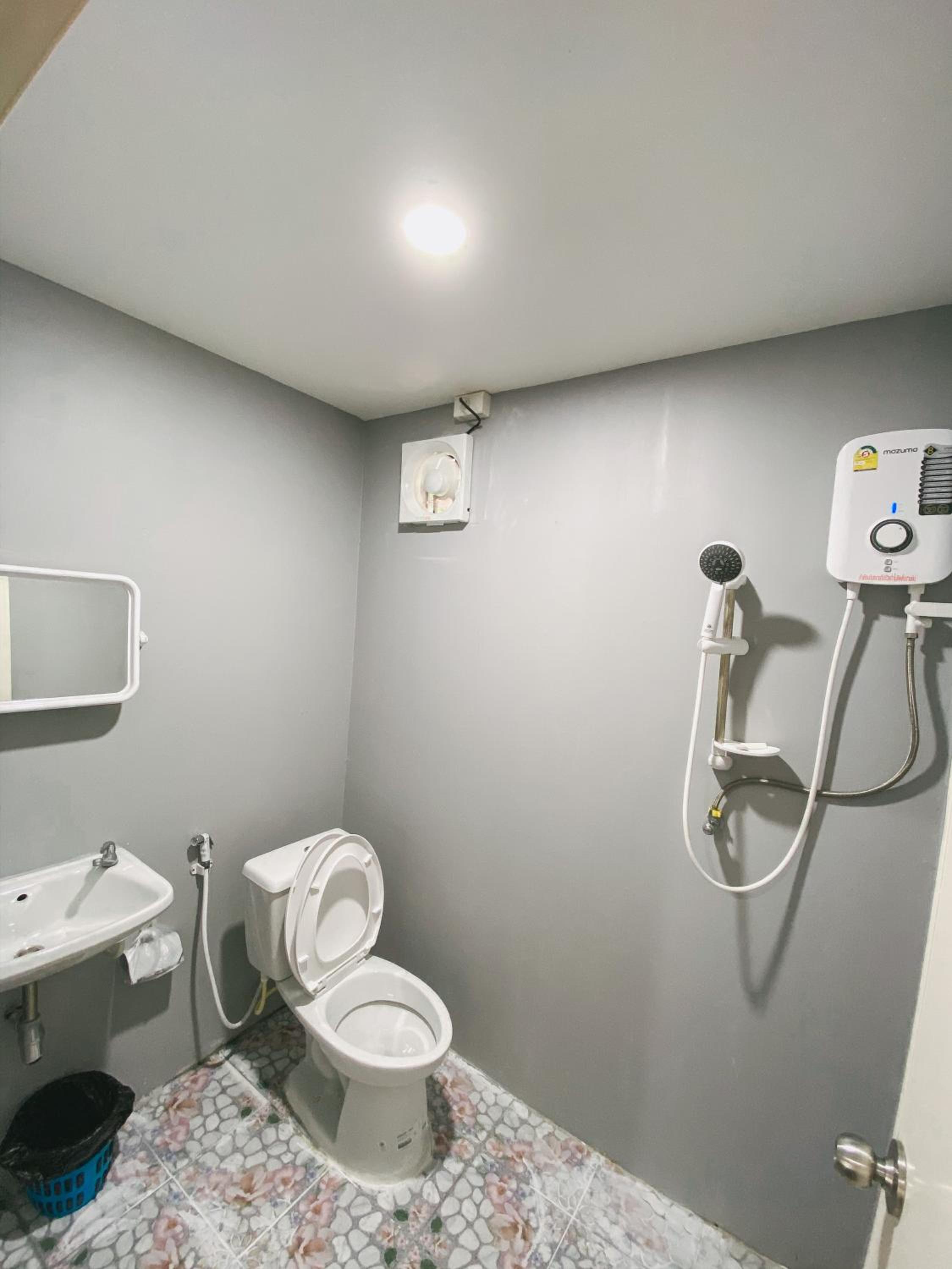 Standard King Room - Photo 4