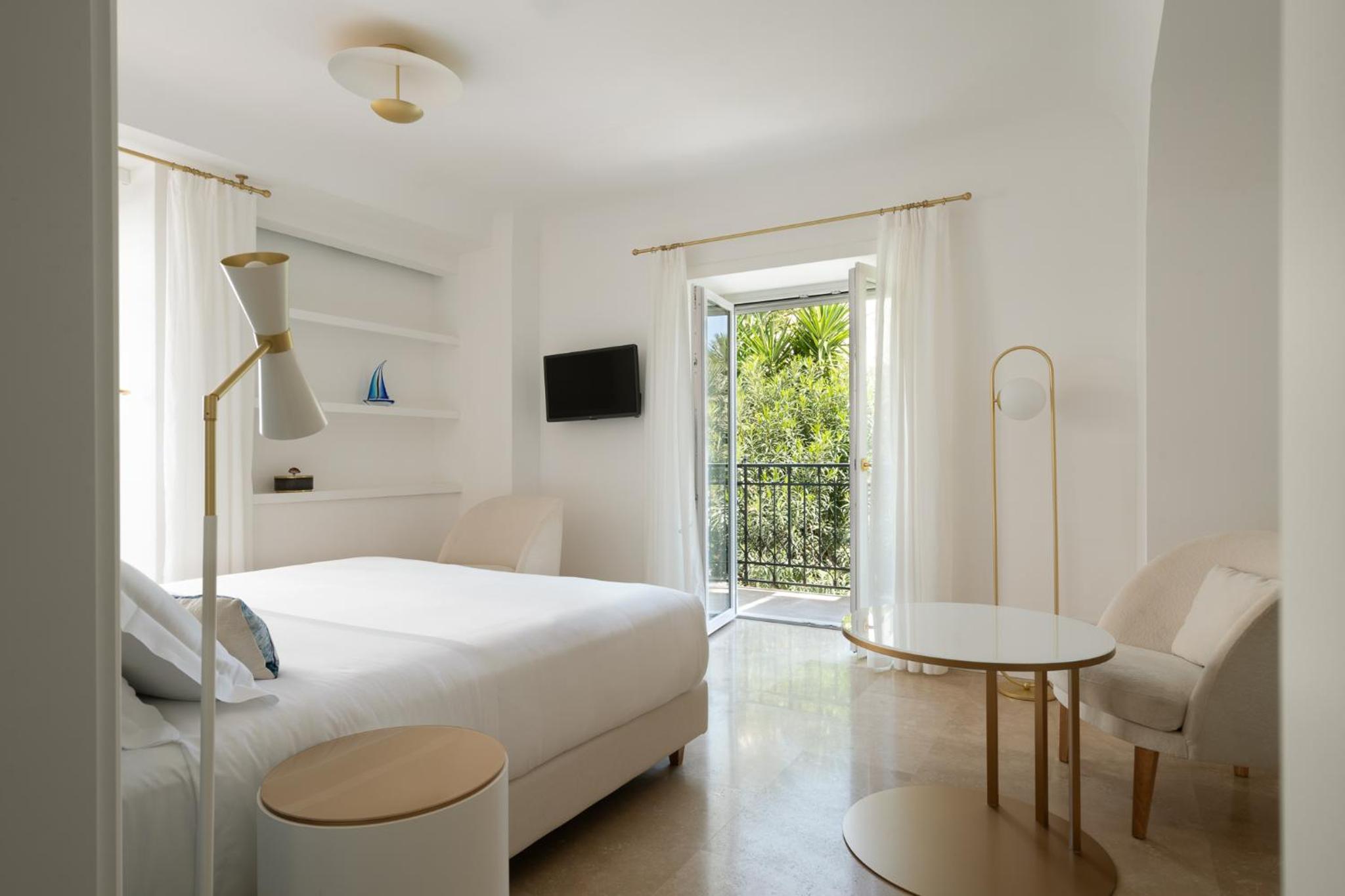 Deluxe Room with Garden View - Photo 4