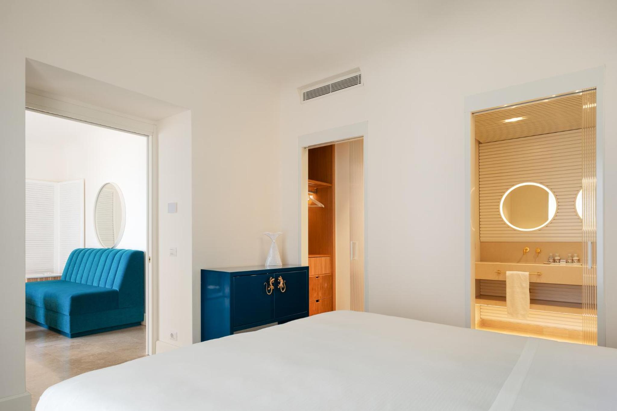 Junior Suite with Partial Sea View photo 2