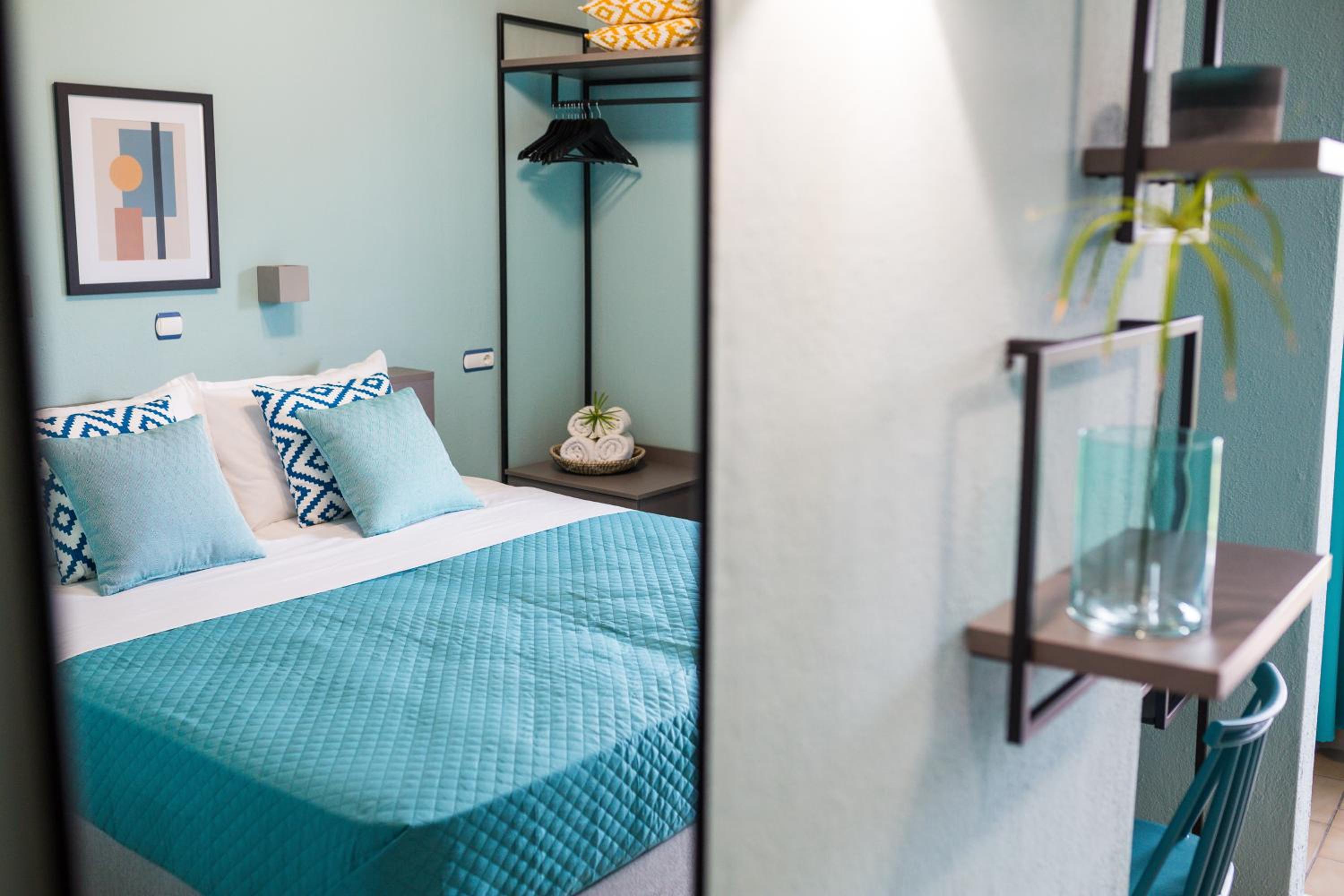Deluxe Double Room - Photo 9