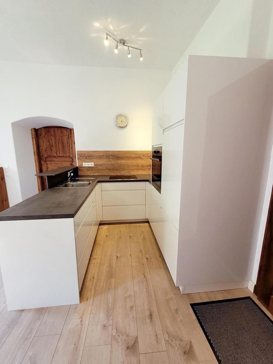One-Bedroom Apartment - Photo 6