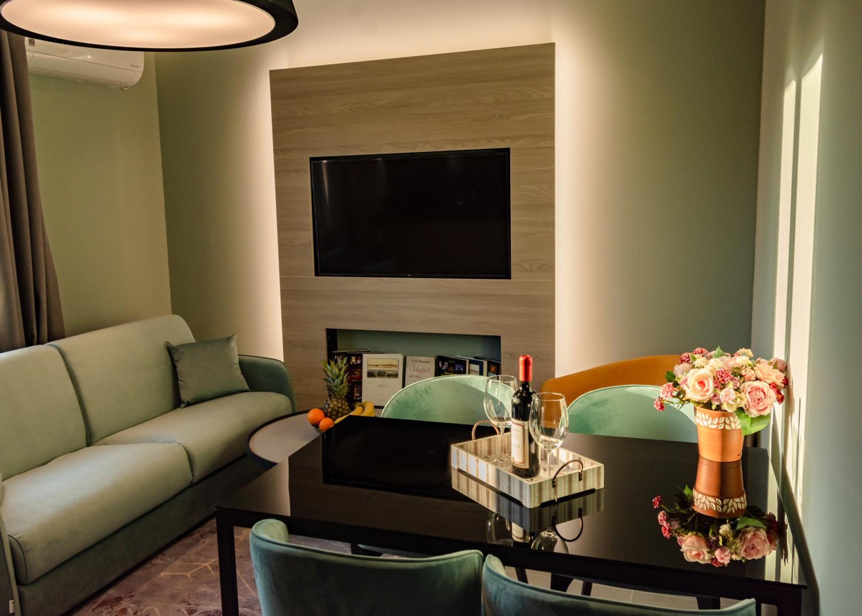 Standard Suite - Photo 7