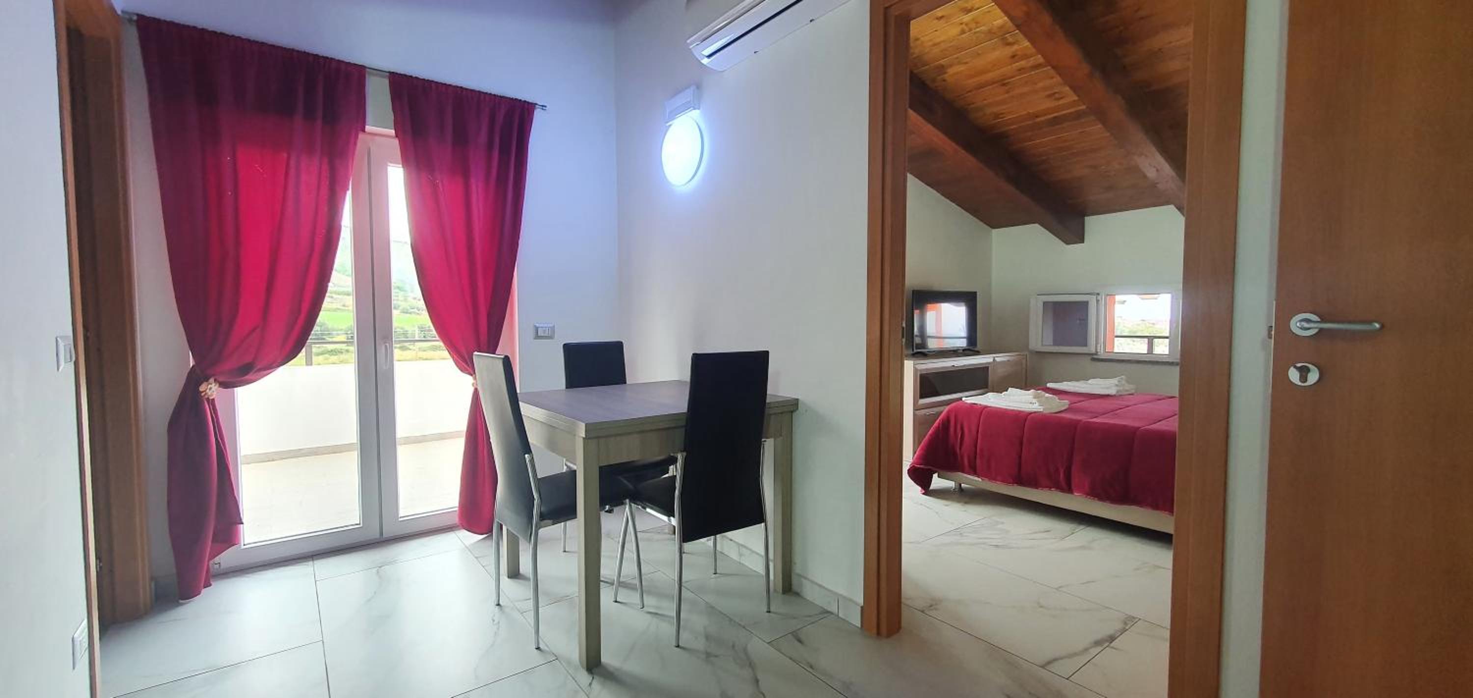 Deluxe Triple Room photo 2