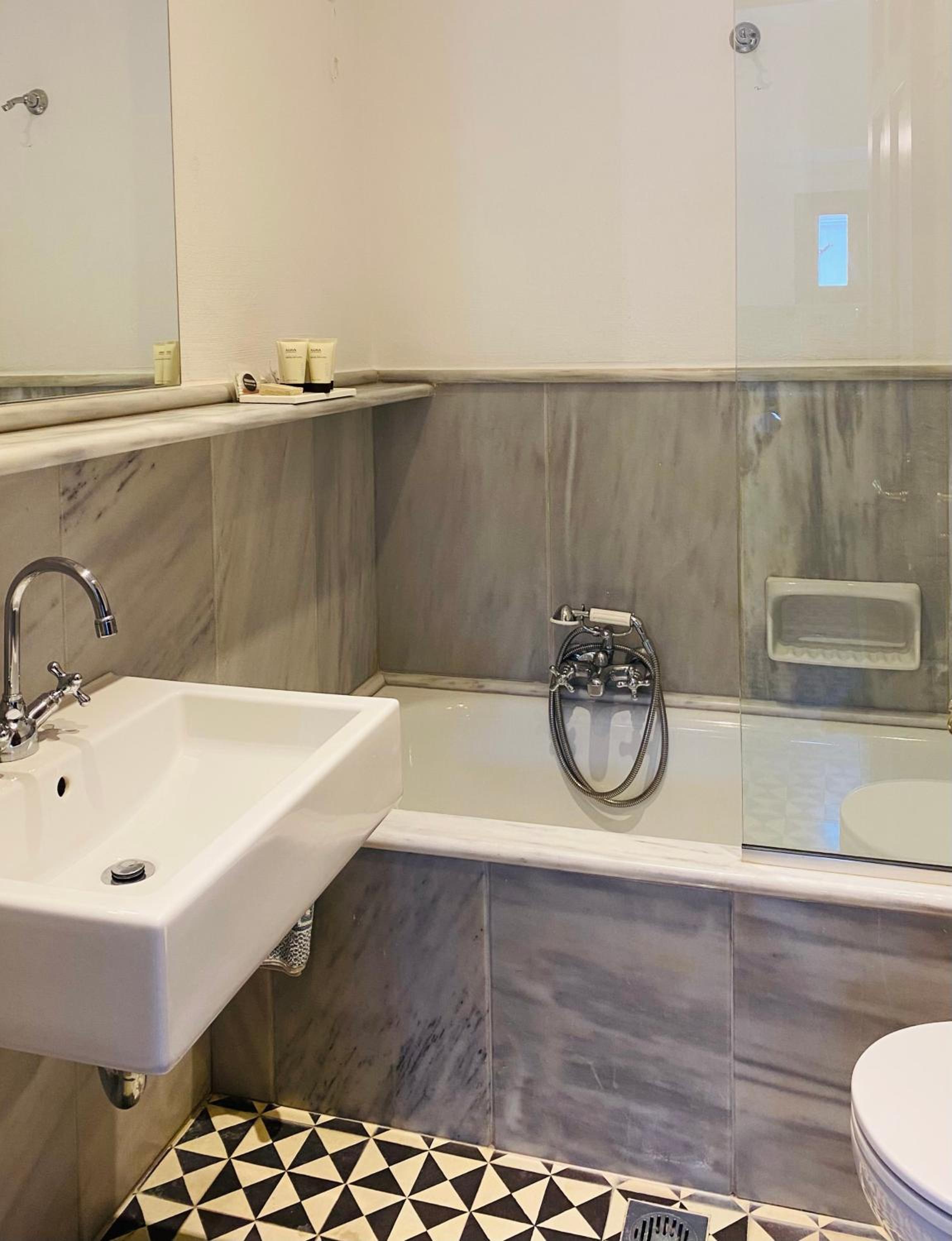 Suite Apartment with City View - Photo 10