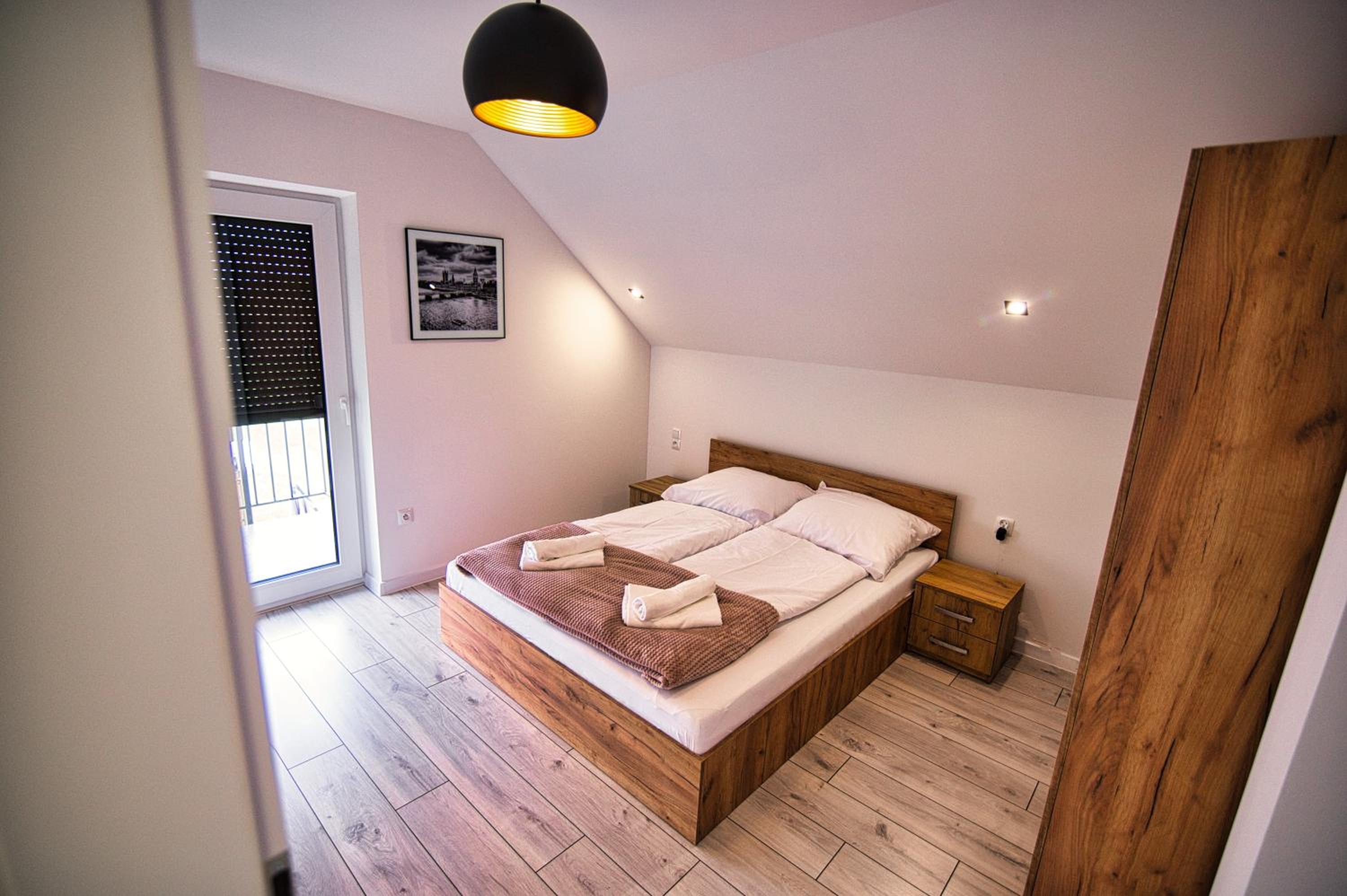 Apartment with Balcony - Photo 30