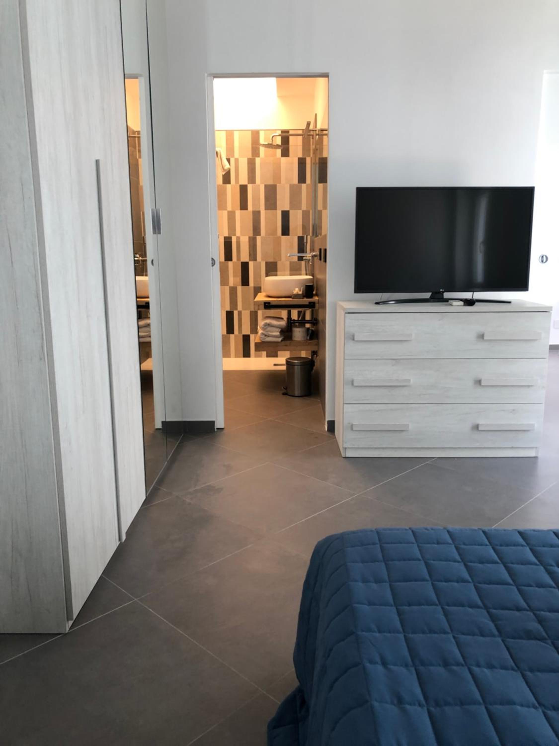 Two-Bedroom Apartment - Photo 6