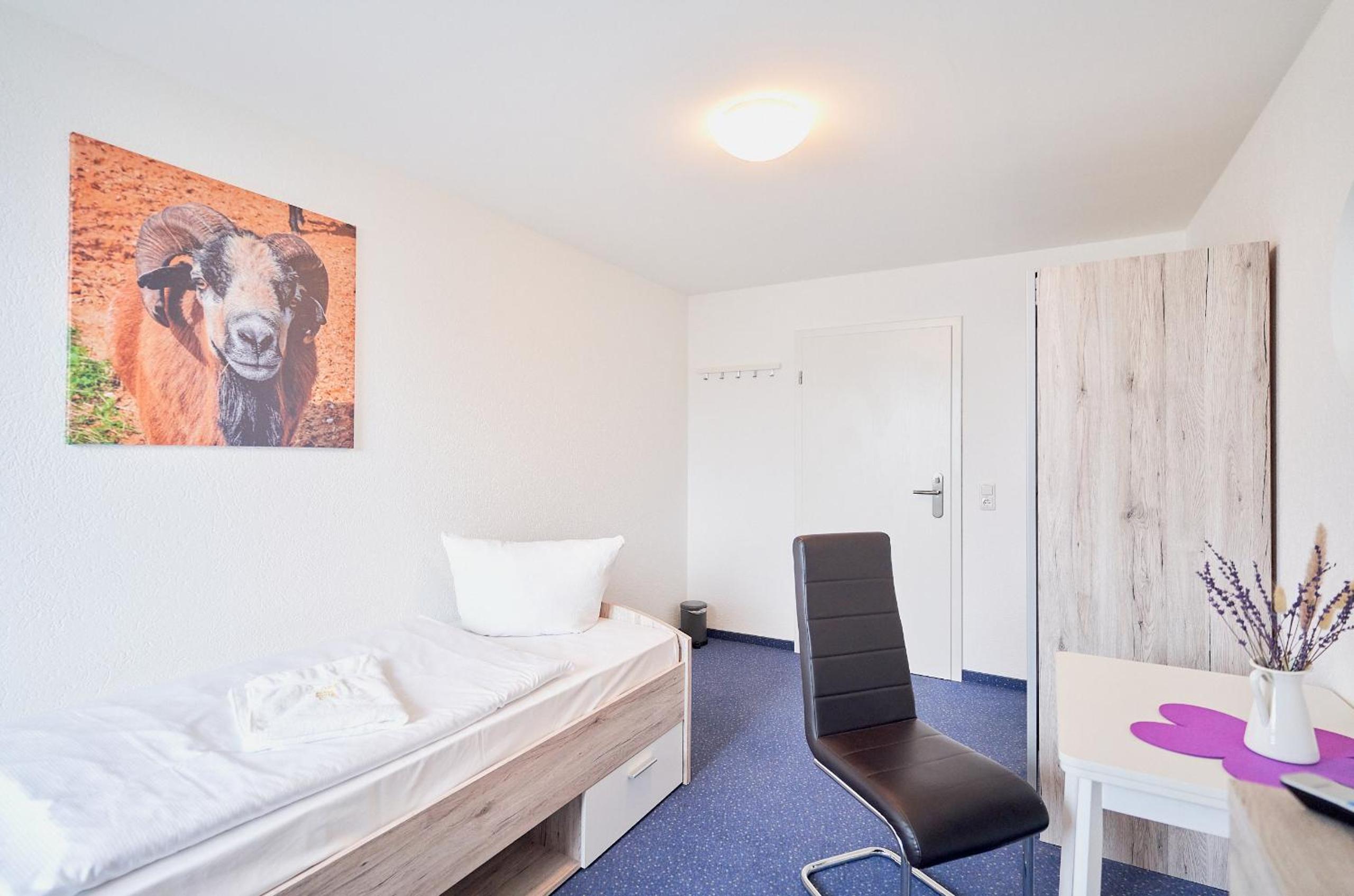 Single Room with Shared Shower and Toilet photo 3