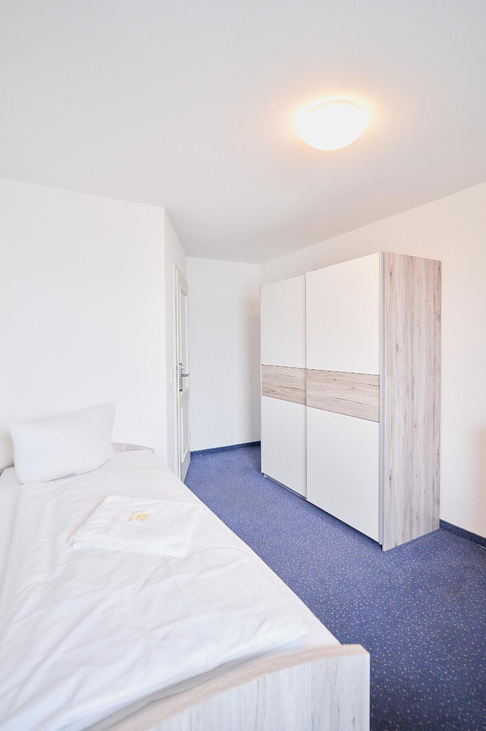 Single Room with Shared Shower and Toilet photo 2