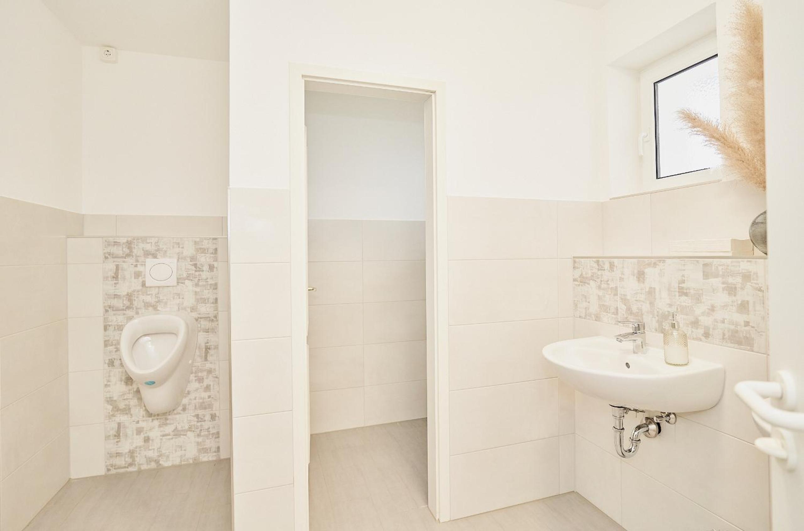 Double Room with Shared Bathroom photo 2