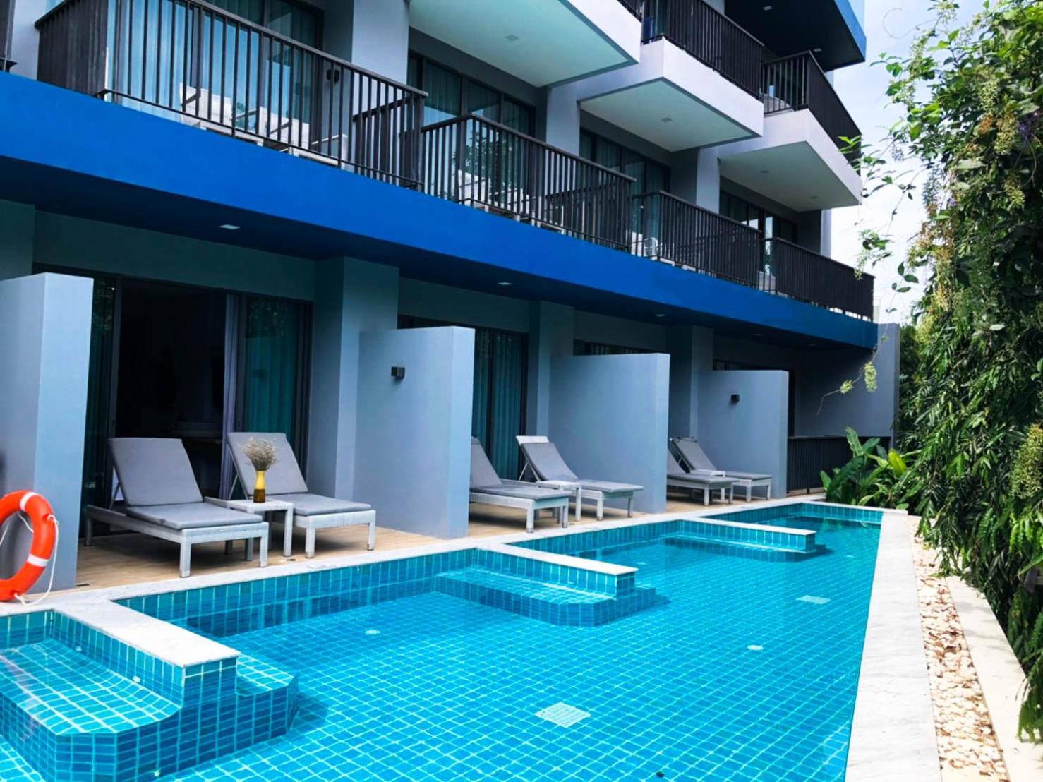 Deluxe Pool Facing - Photo 6
