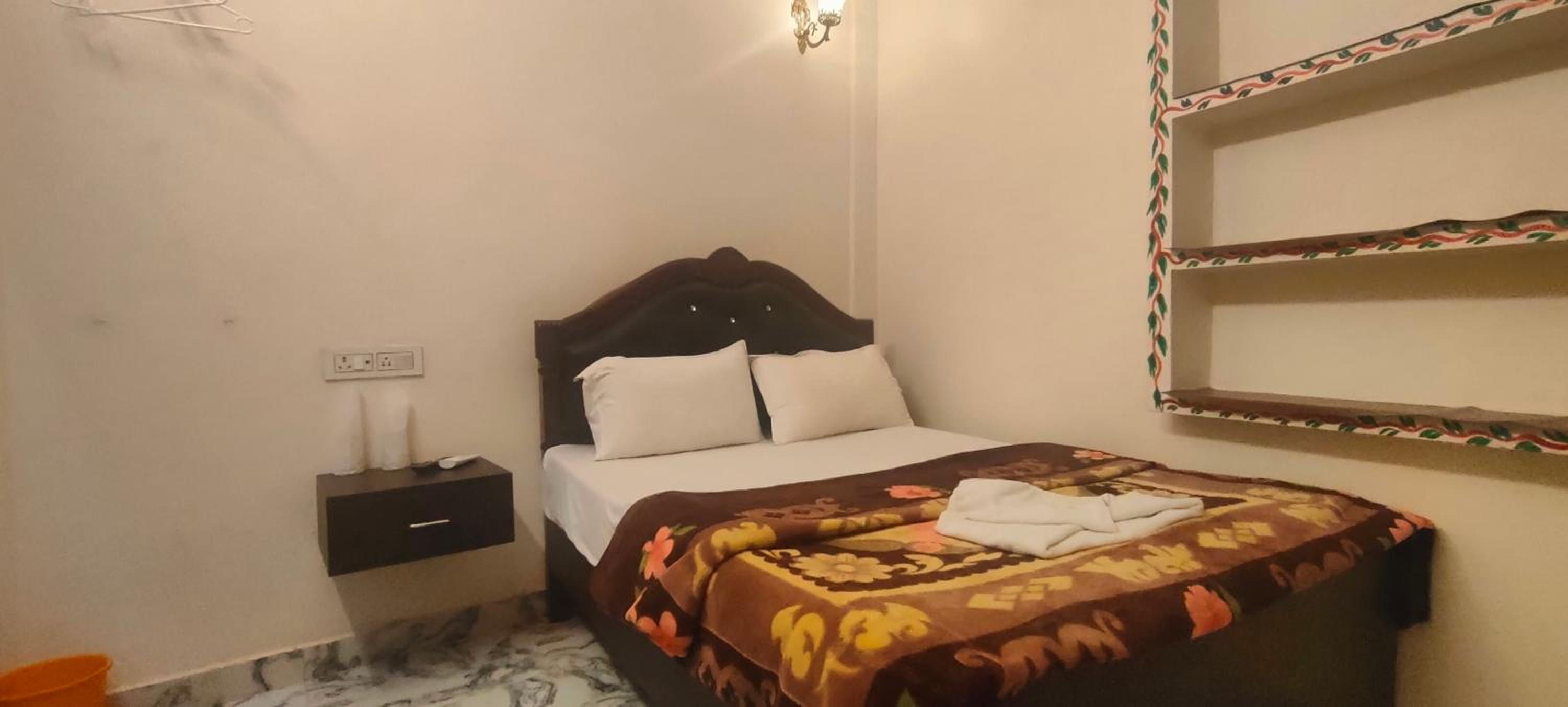 Standard Double Room - Photo 12