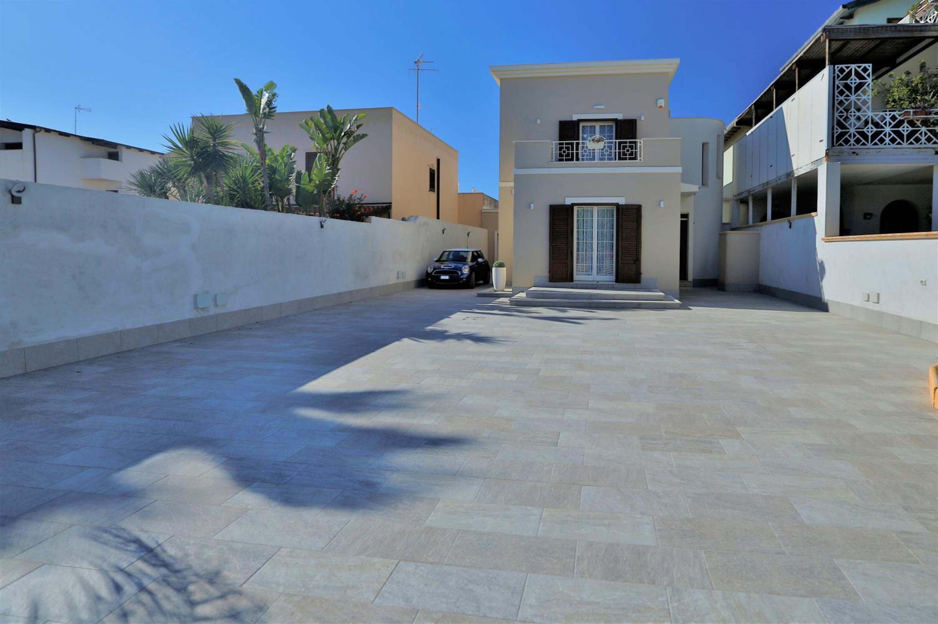 Villa photo 2