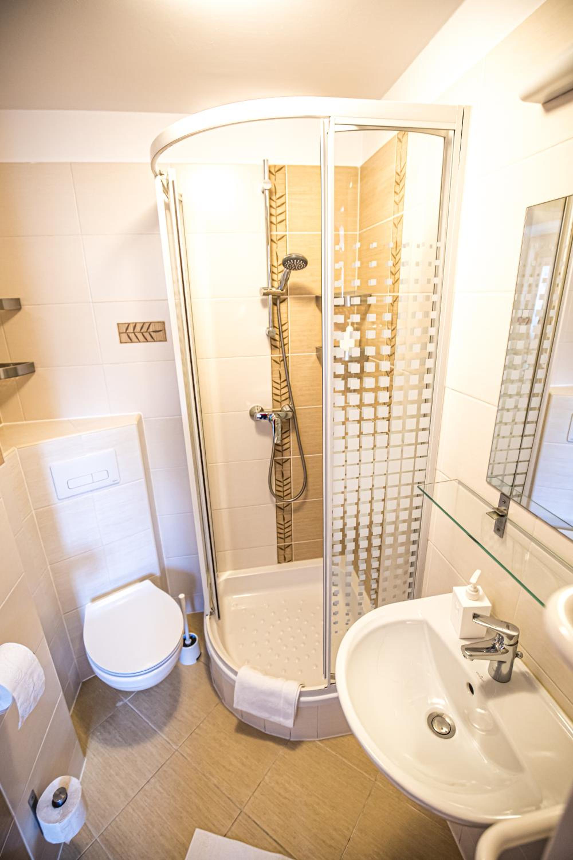 Triple Room with Private Bathroom - Photo 3