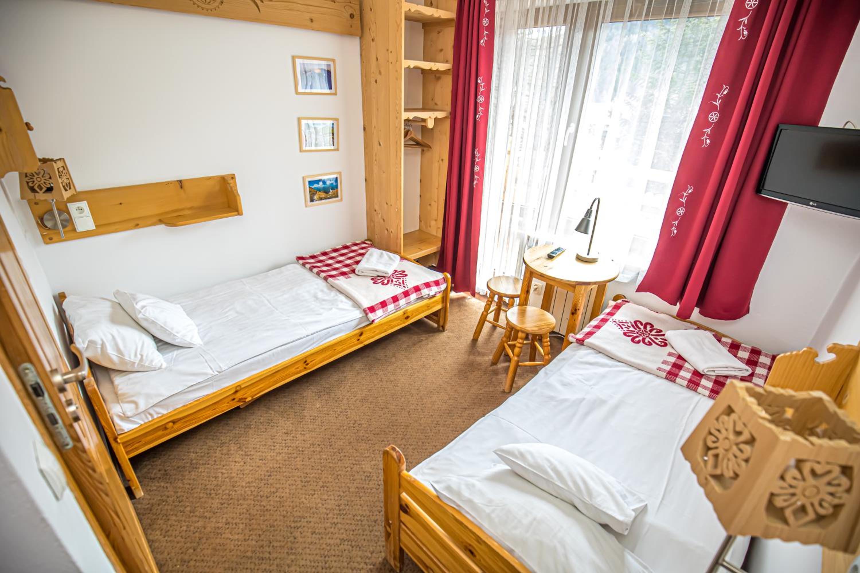 Twin Room with Mountain View - Photo 4
