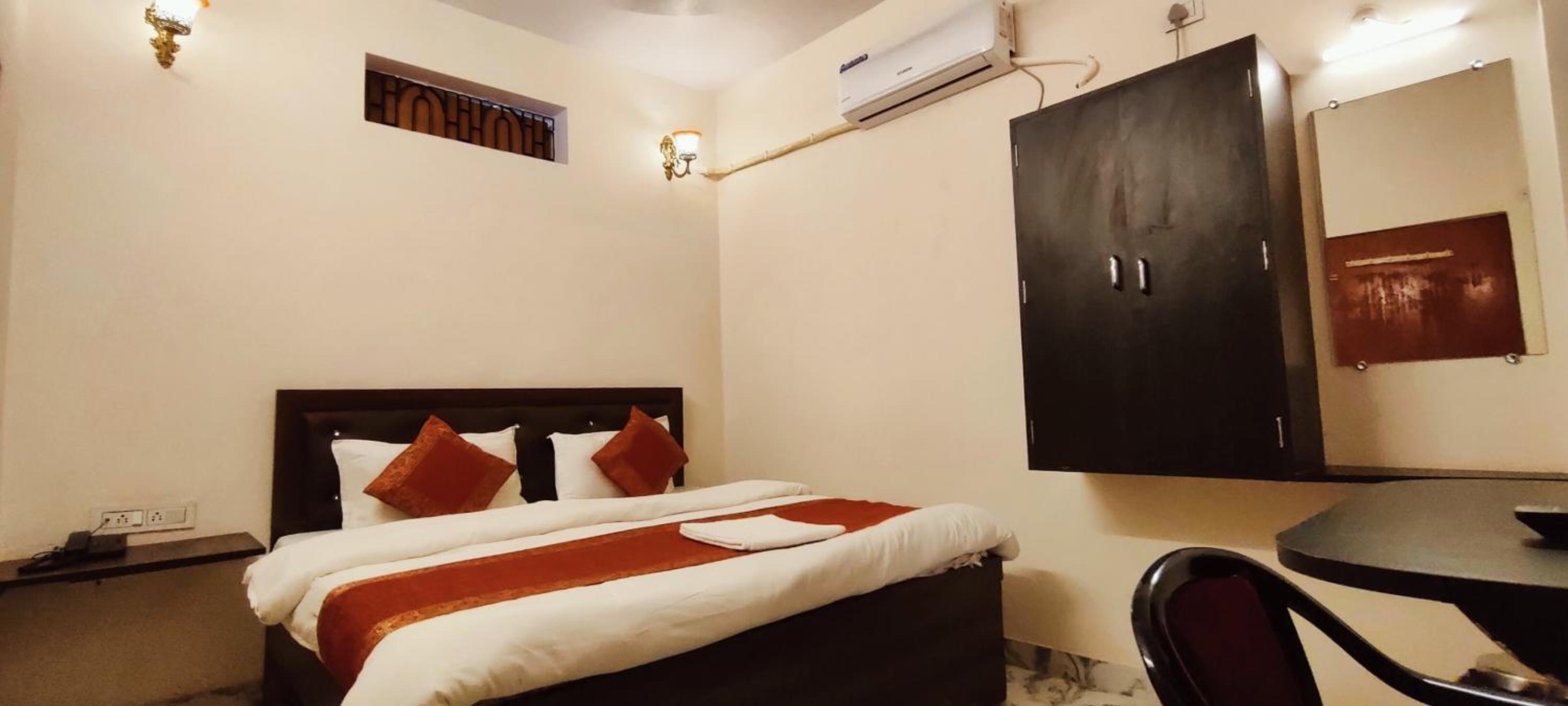 Deluxe Double Room - Photo 23