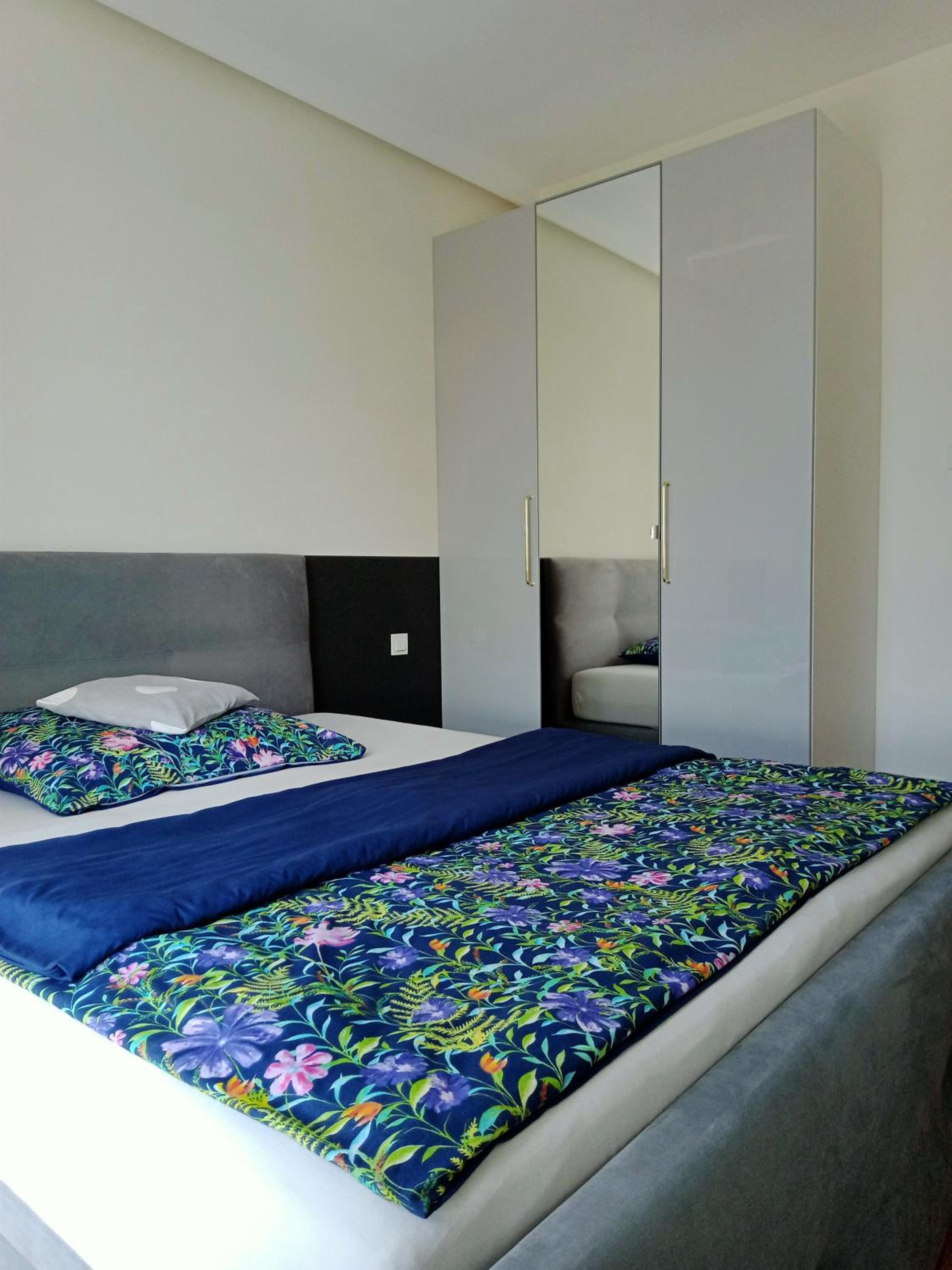 One-Bedroom Apartment - Photo 4