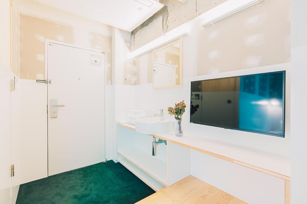 Standard Double Room with City View - Photo 7