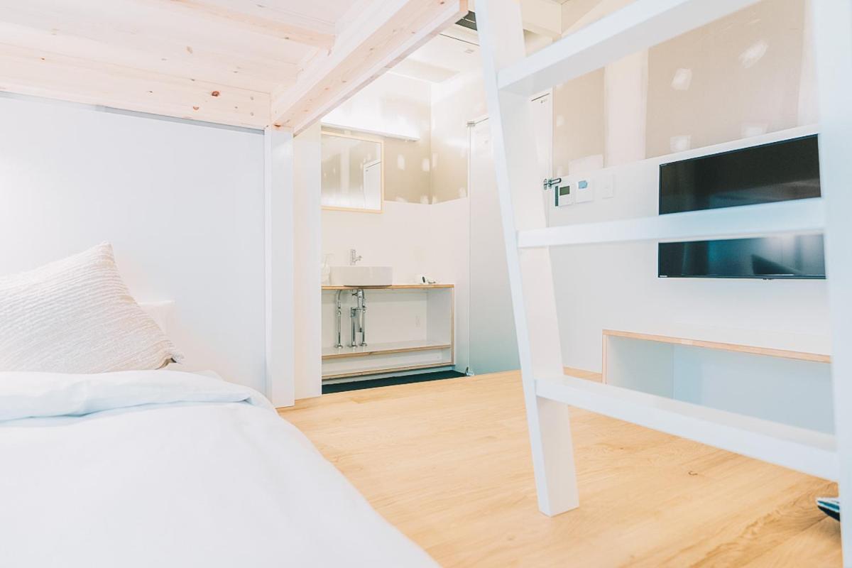 Superior Twin Room with Bunk Bed - Photo 11