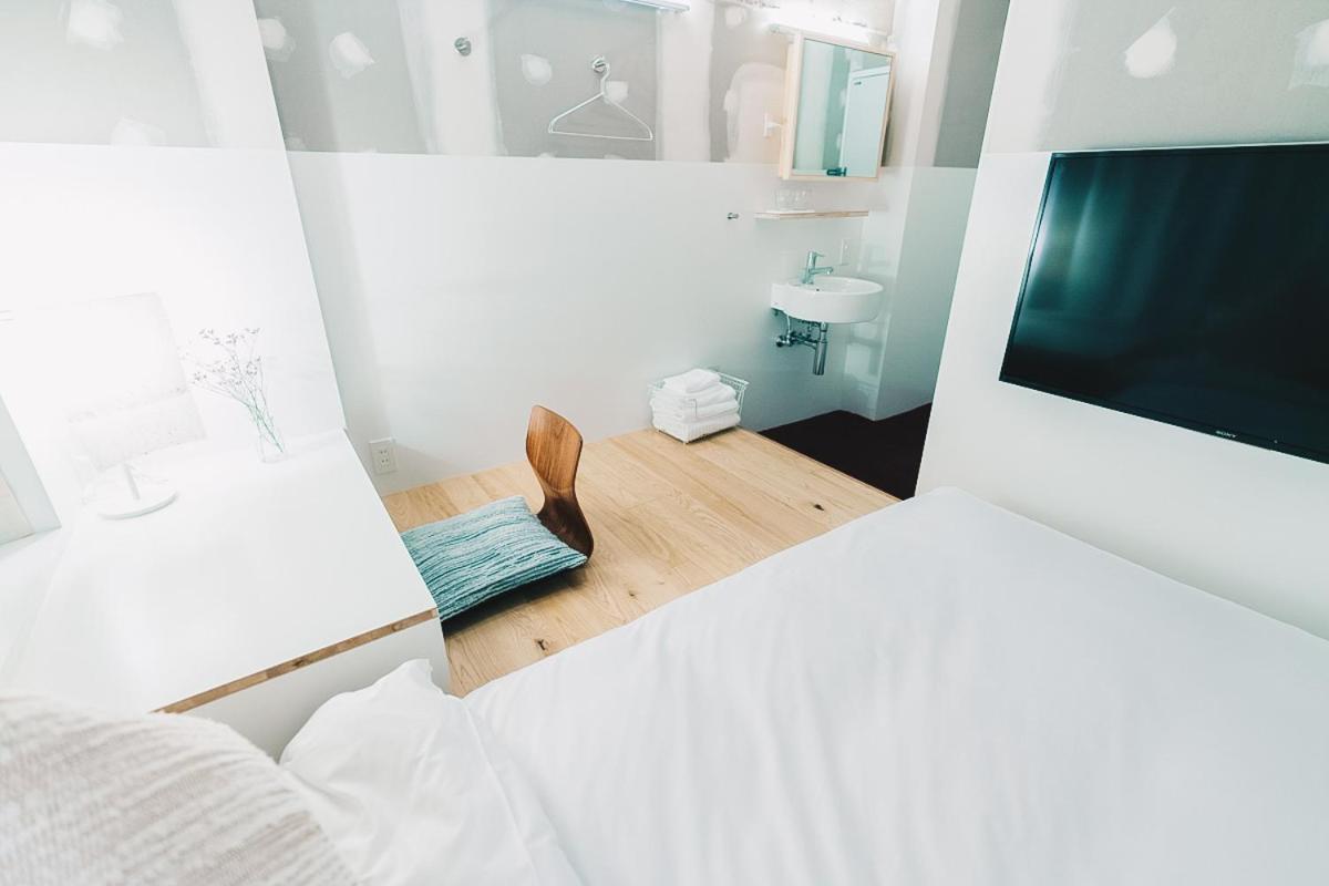 Double Room with Small Double Bed with Desk - Photo 4