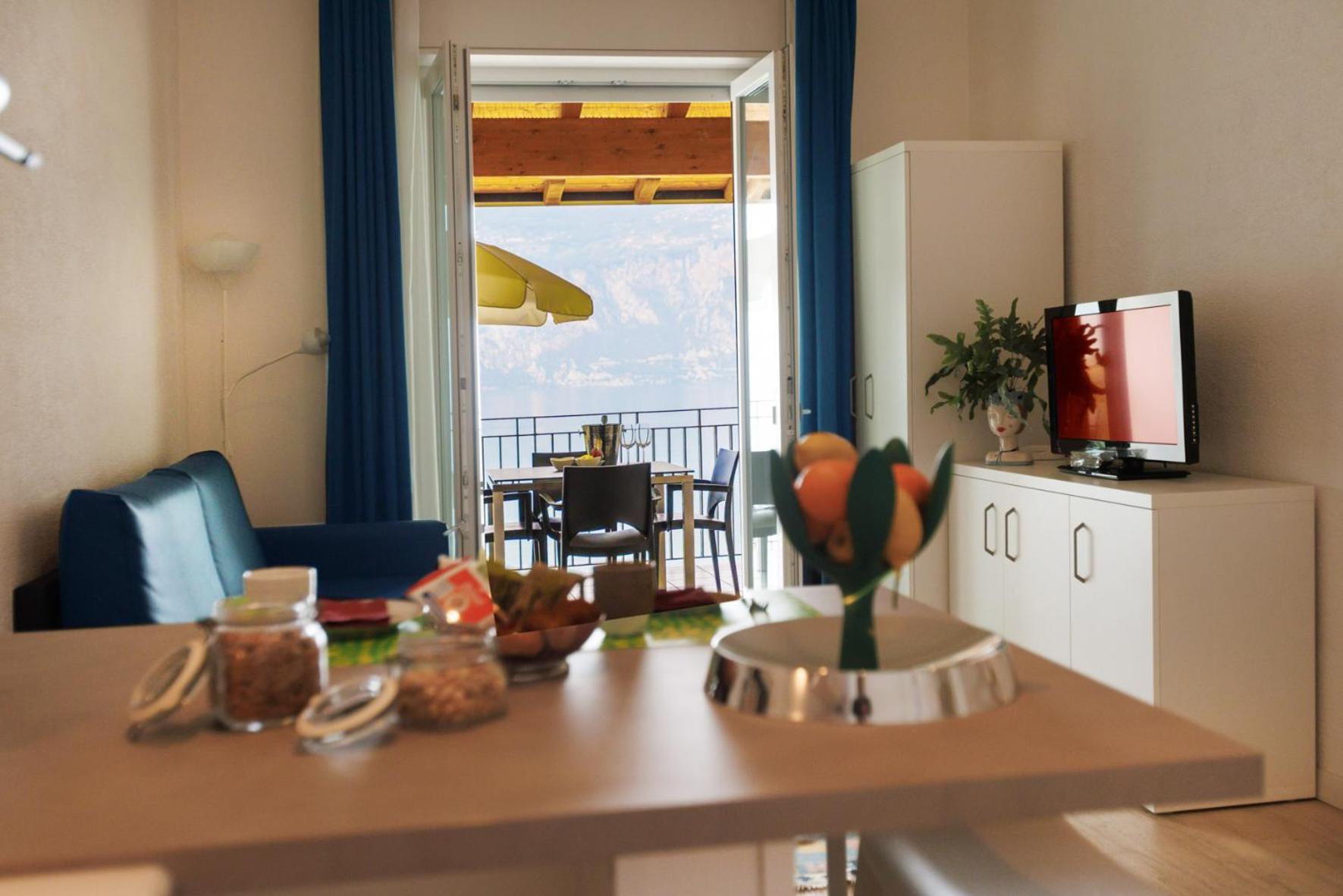 Apartment with Lake View