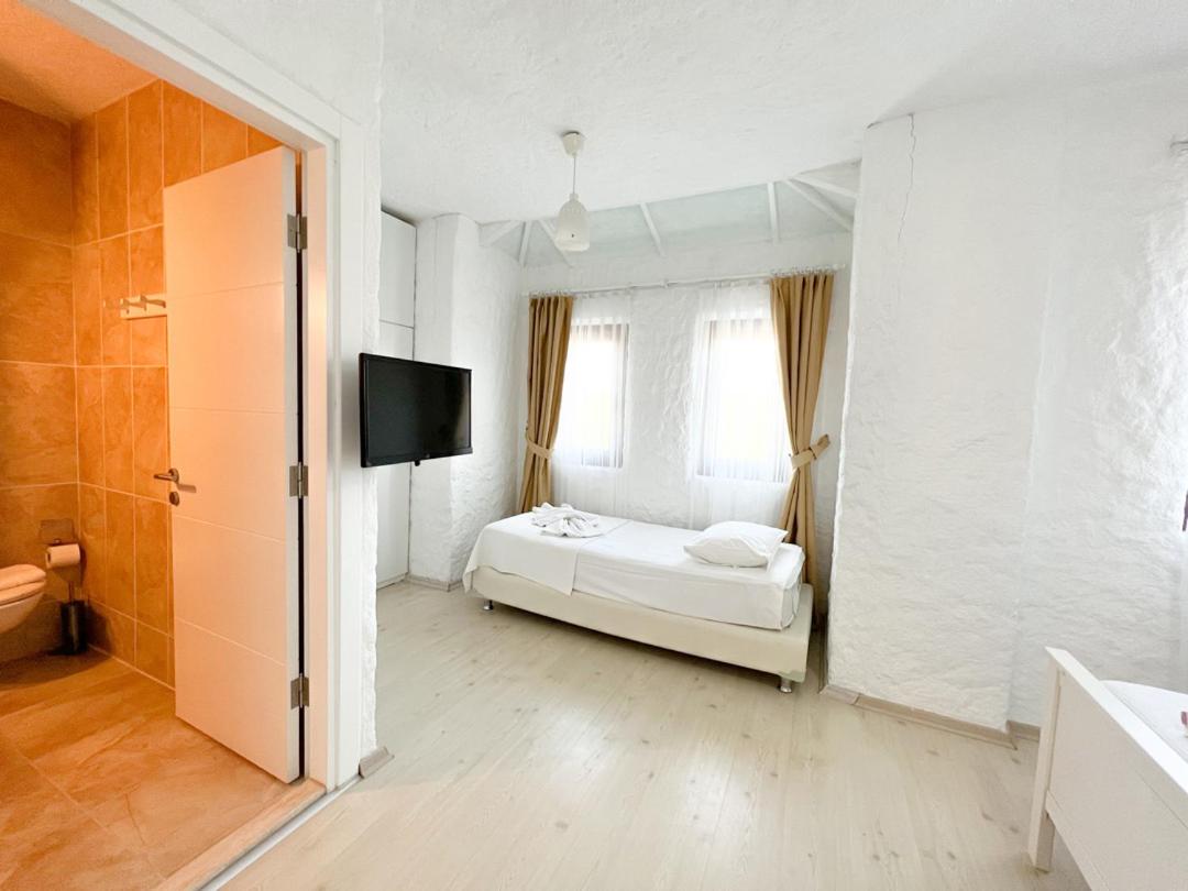 Deluxe Triple Room - Photo 1