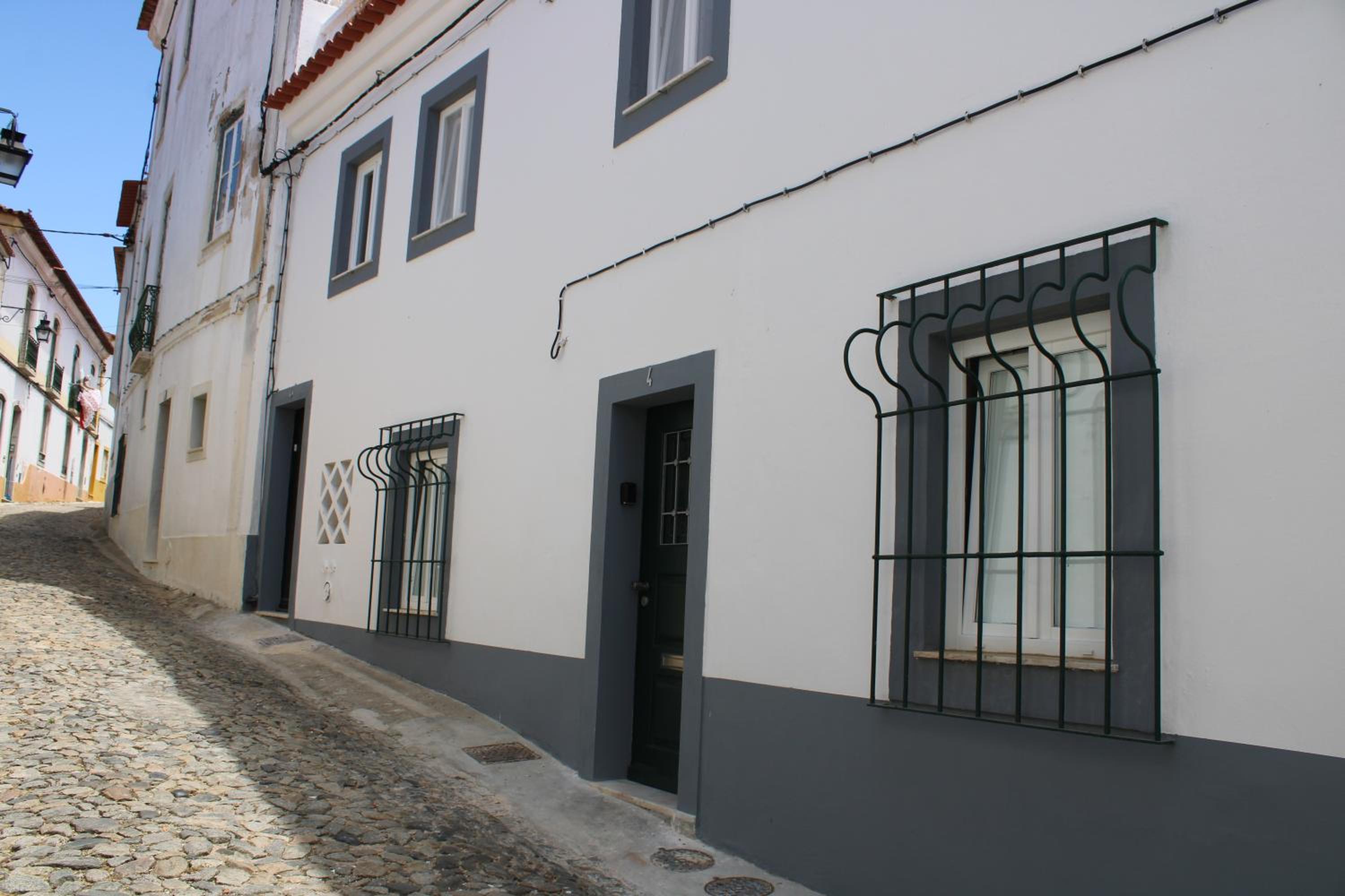Two-Bedroom House - Photo 38
