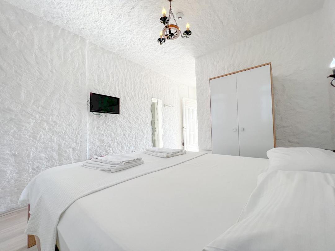Standard Double Room with Terrace - Photo 4