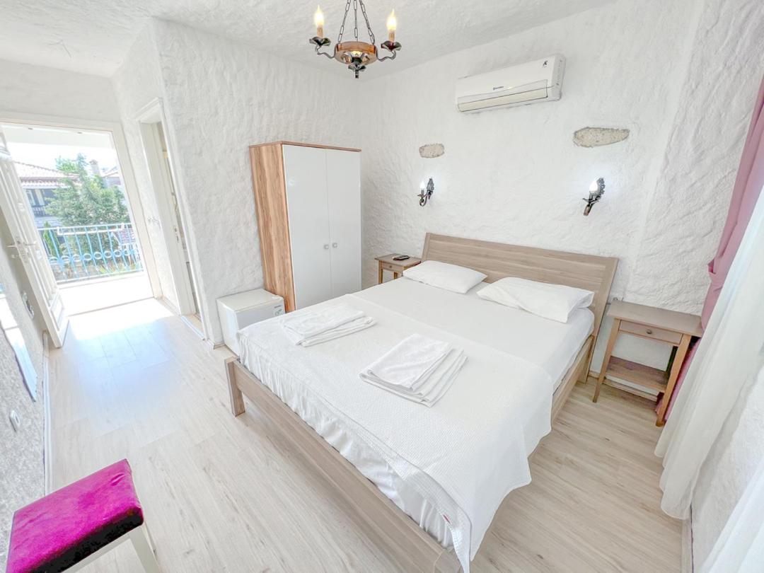 Standard Double Room with Terrace - Photo 2