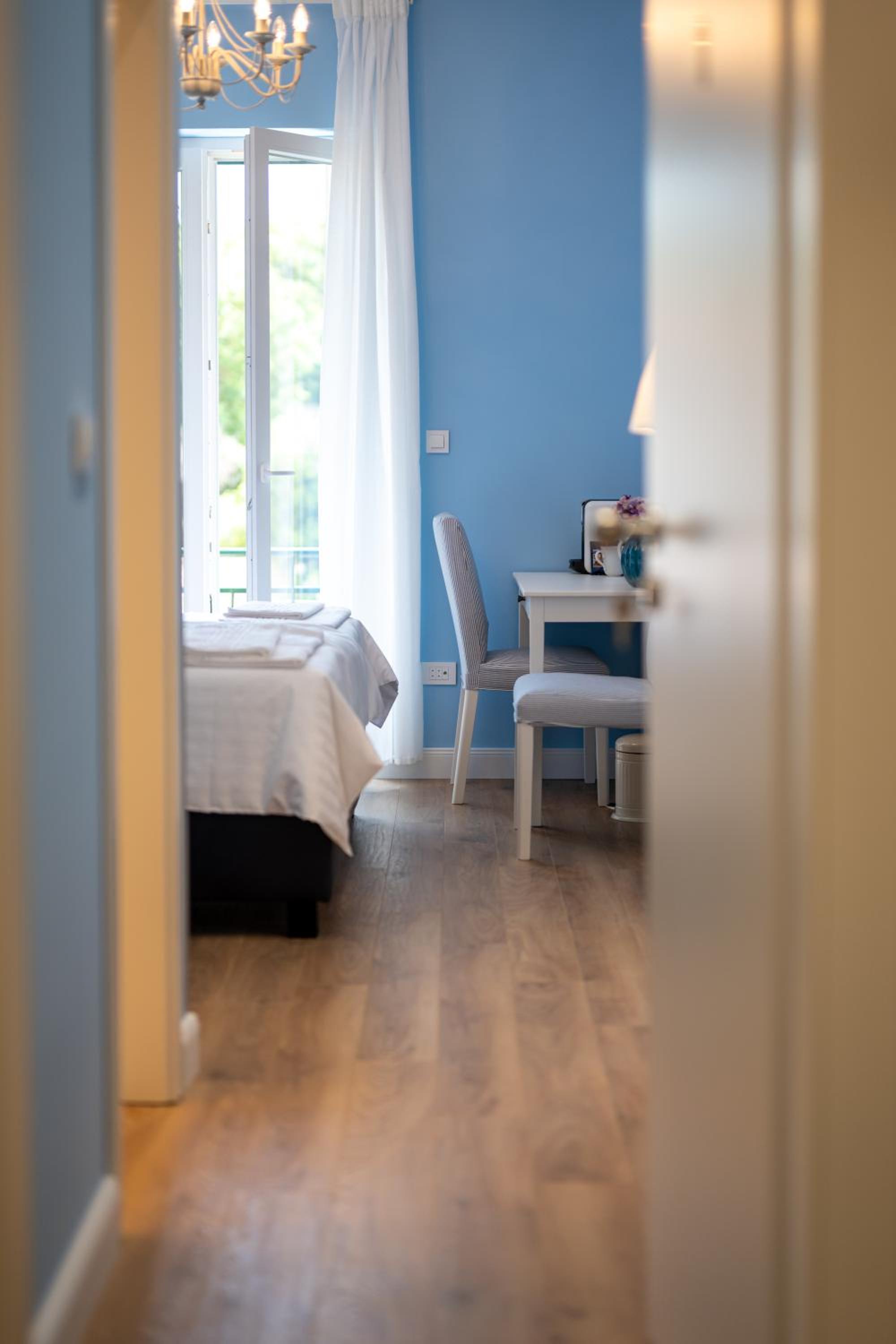 King Room with Balcony photo 1